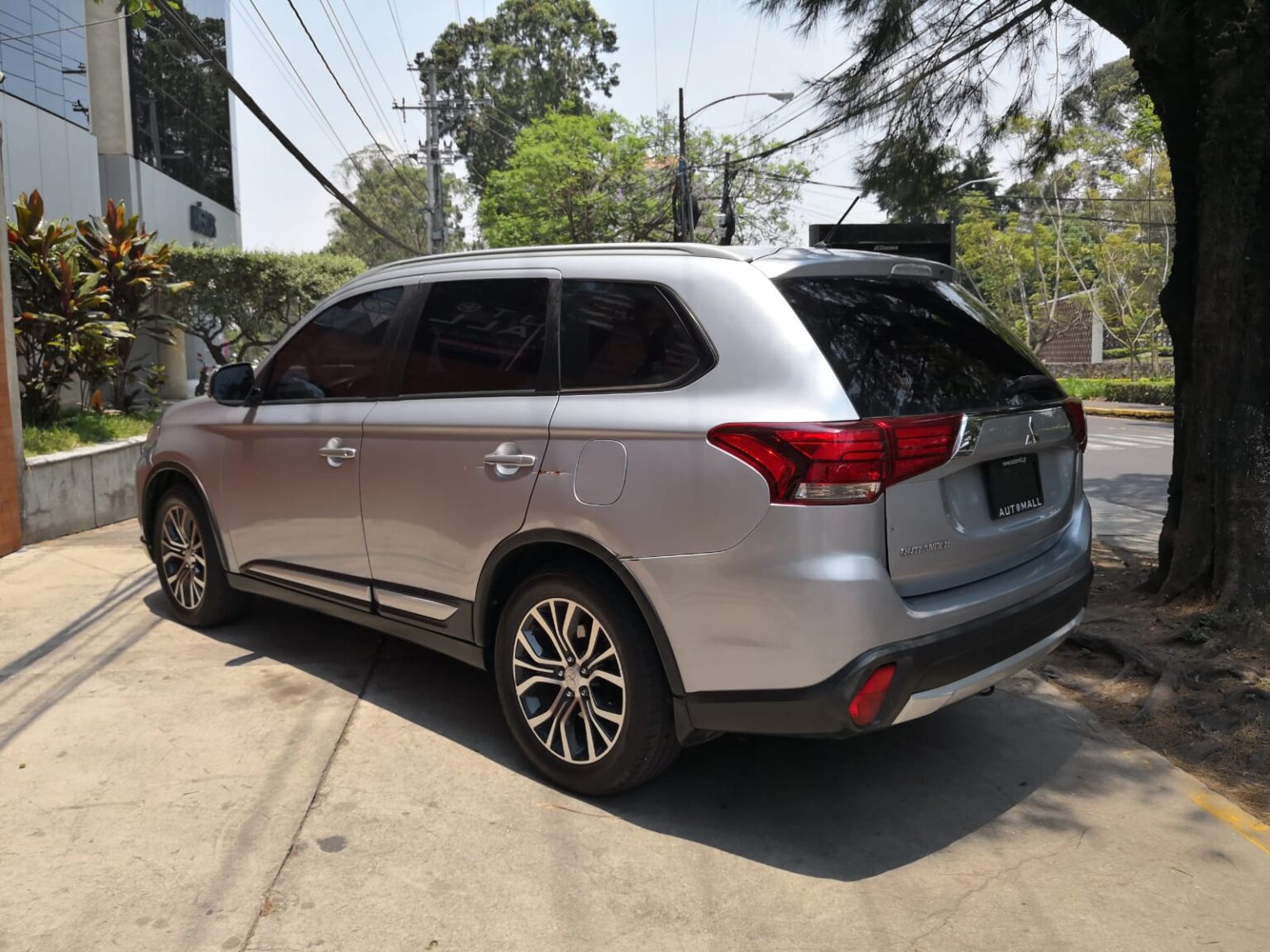 Mitsubishi-OutlanderGLX-2017-270GHW (1)