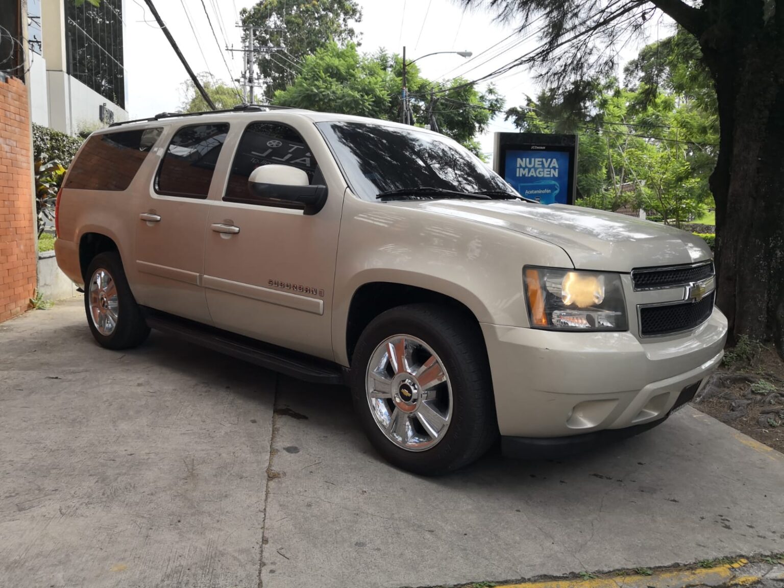 Chevrolet-Suburban-2009-284DSS (14)