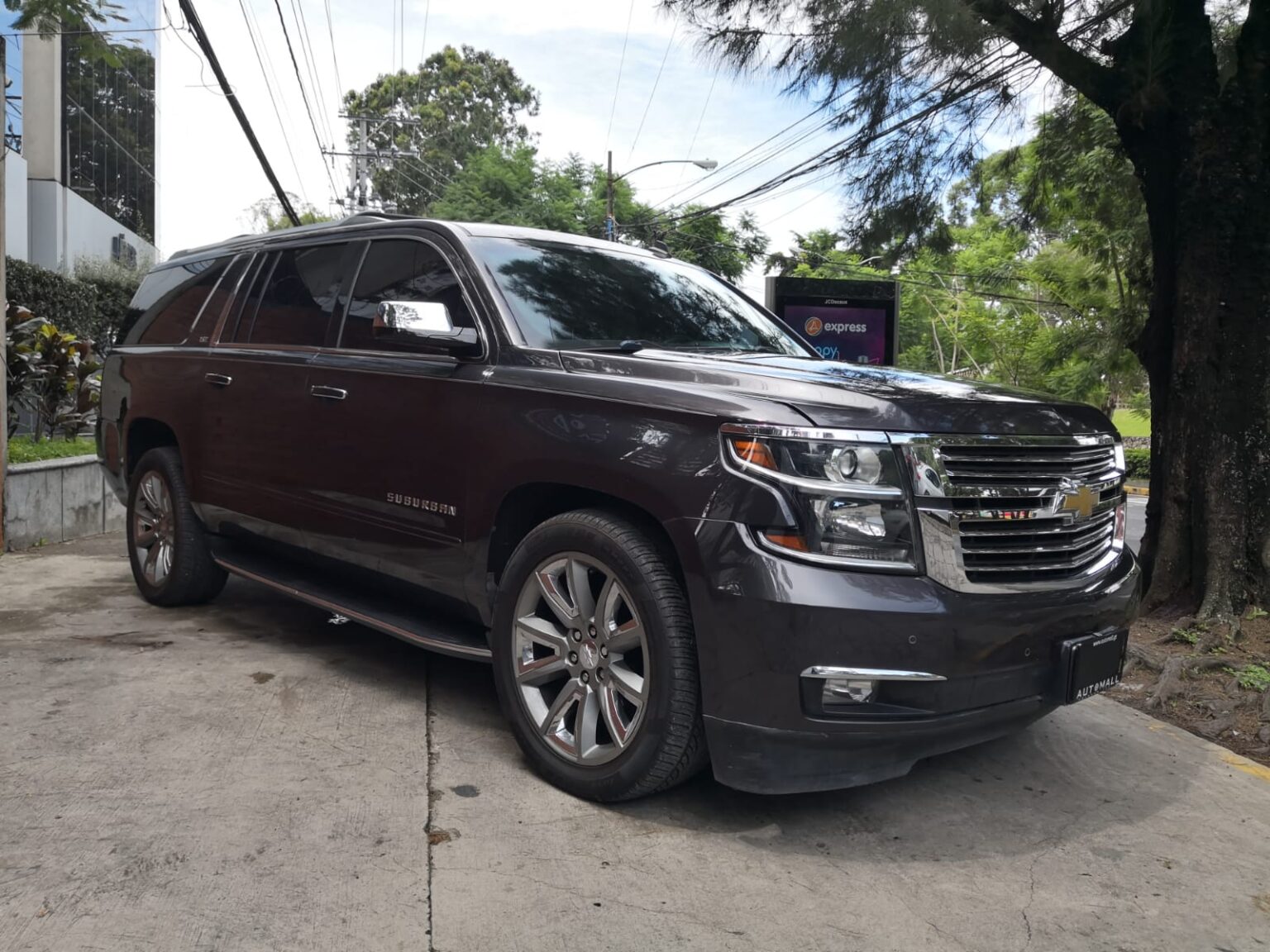 Chevrolet-Suburban-LTZ-2015-212JGJ (1)