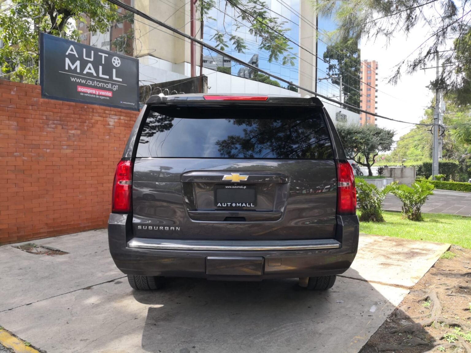 Chevrolet-Suburban-LTZ-2015-212JGJ (4)