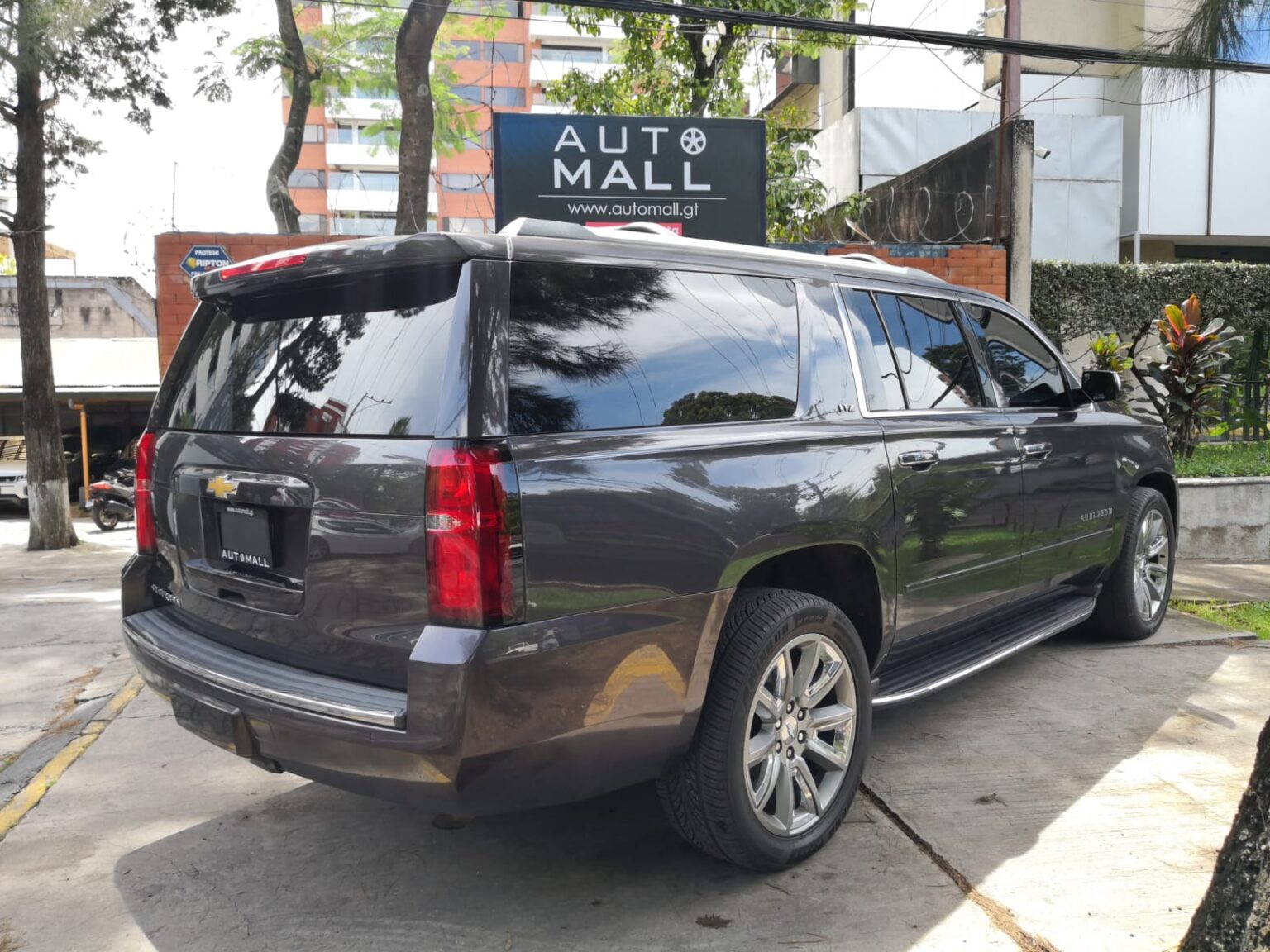 Chevrolet-Suburban-LTZ-2015-212JGJ (6)