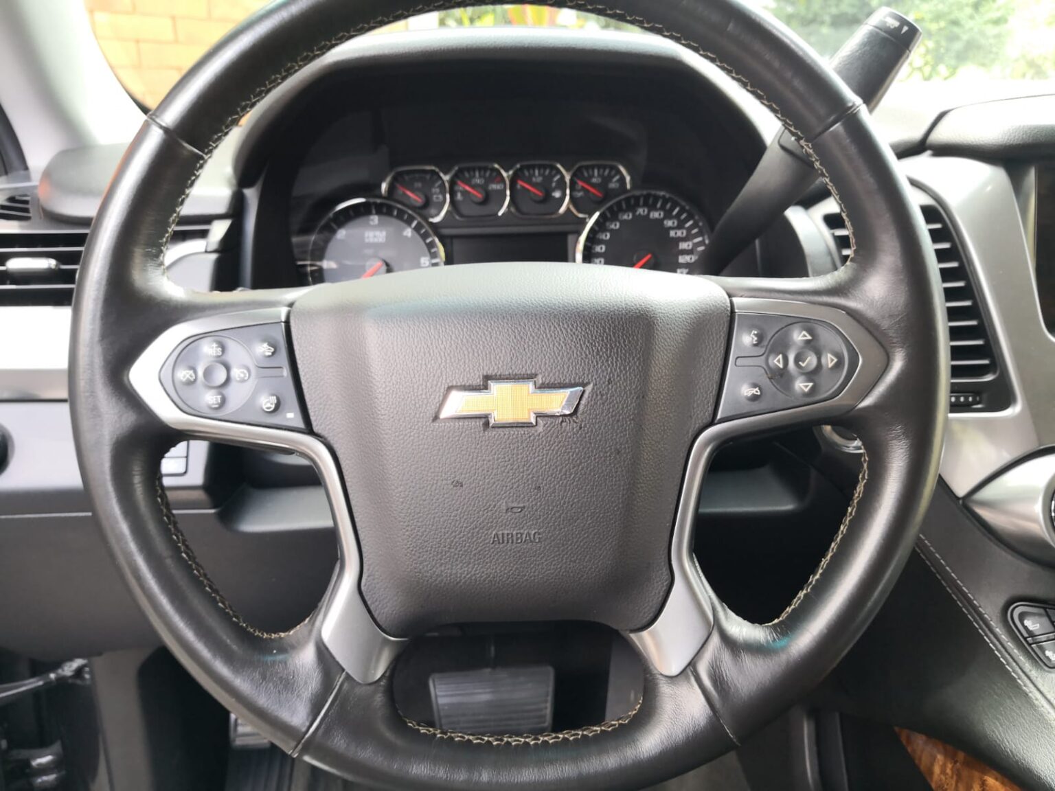 Chevrolet-Suburban-LTZ-2015-212JGJ (9)