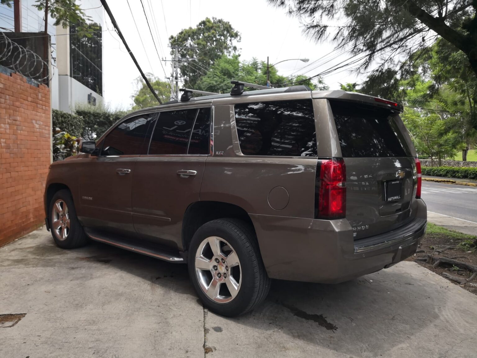 Chevrolet-Tahoe-LTZ-2015-333FYY (5)