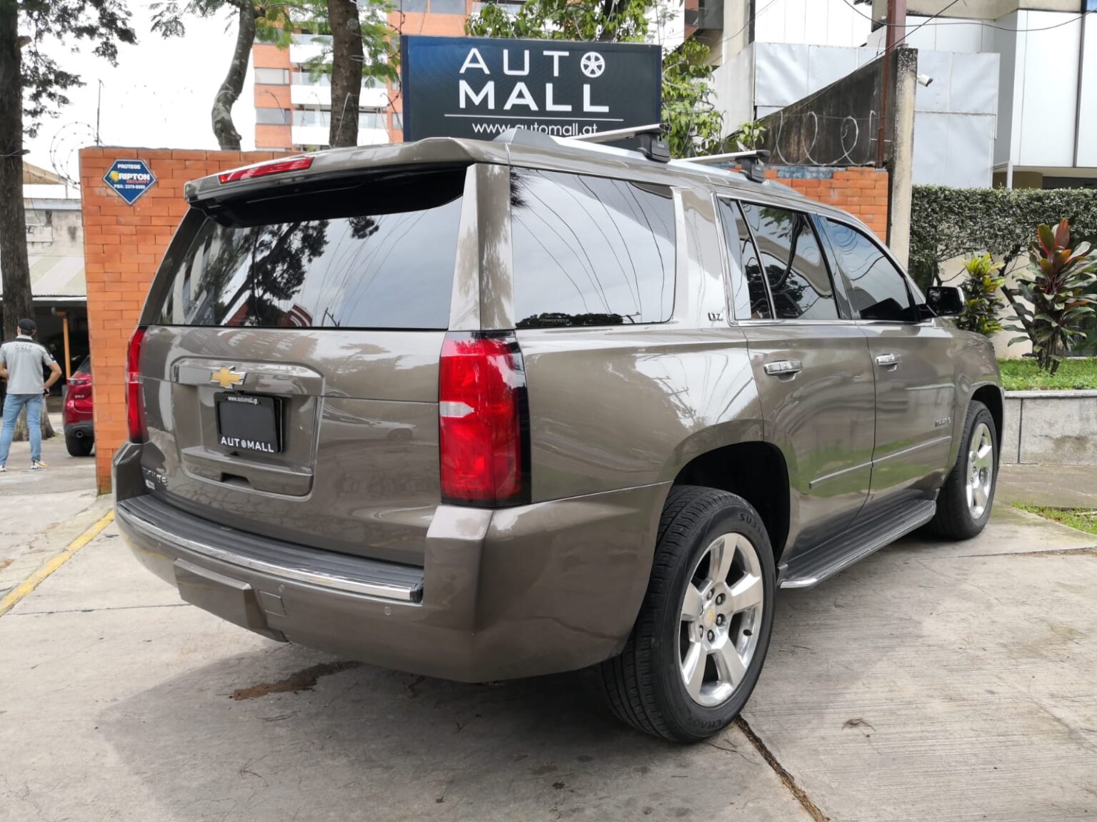 Chevrolet-Tahoe-LTZ-2015-333FYY (8)