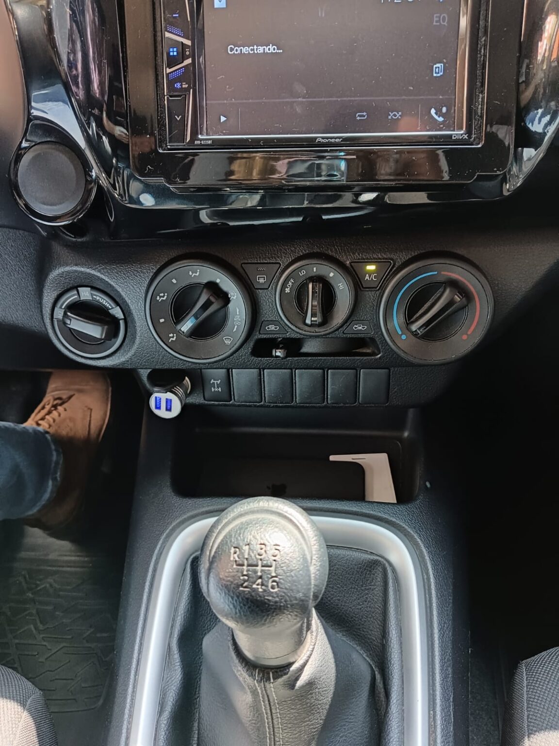 Toyota-Hilux-MT-2019-068JMC (5)