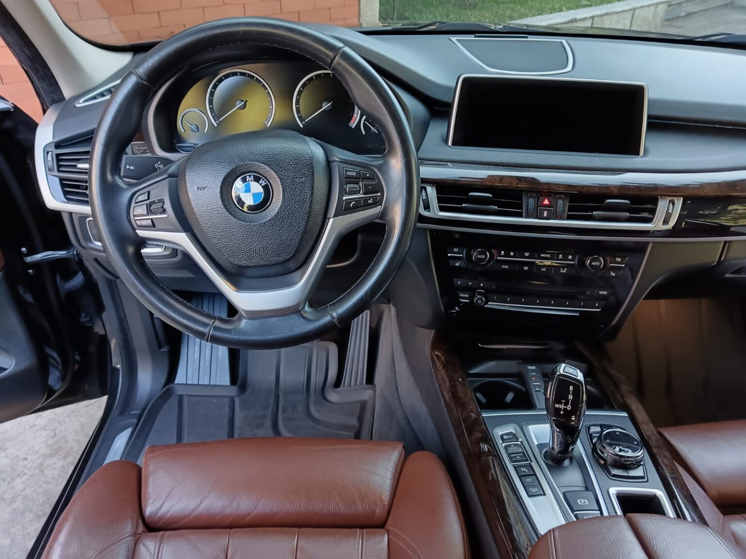 BMW-X5-50i-2014-375GDS (9)