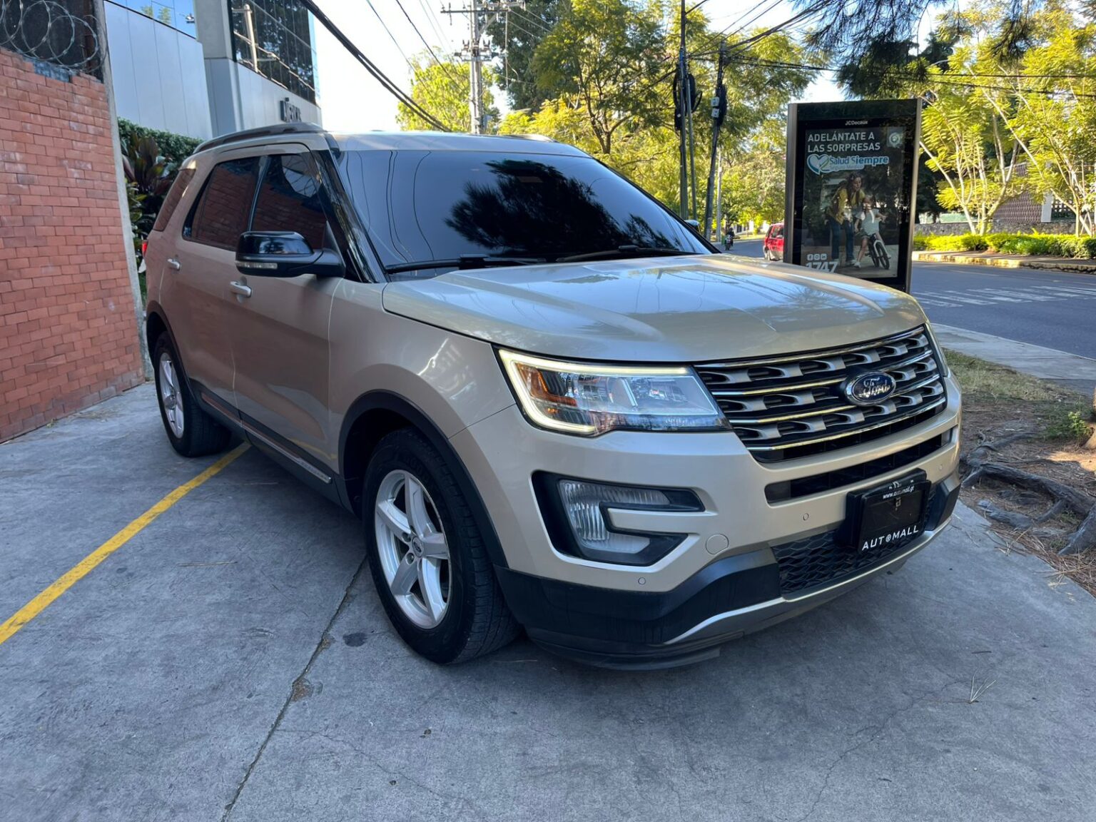 Ford-Explorer-XLT-2017-217GMZ (2)