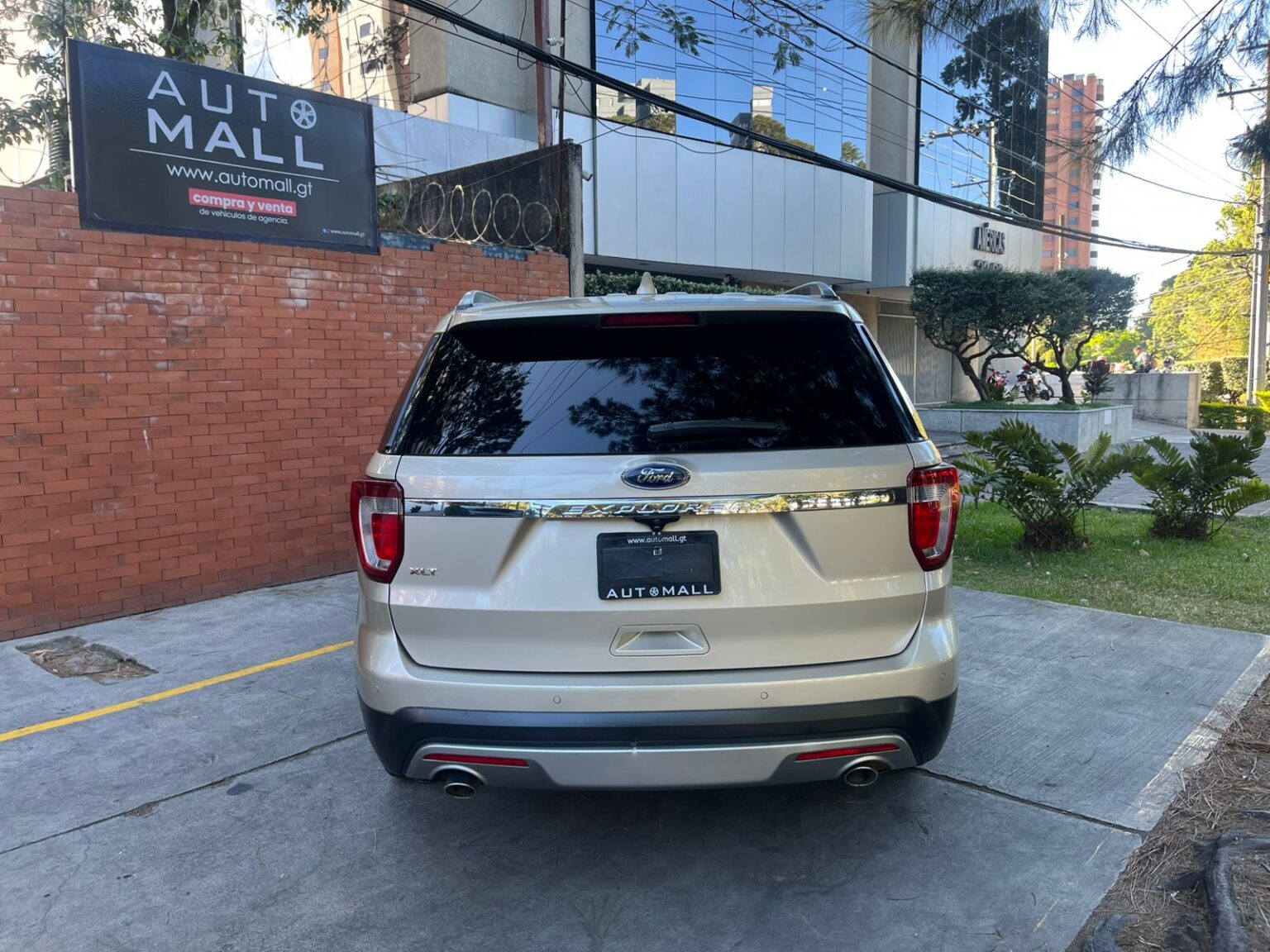 Ford-Explorer-XLT-2017-217GMZ (5)