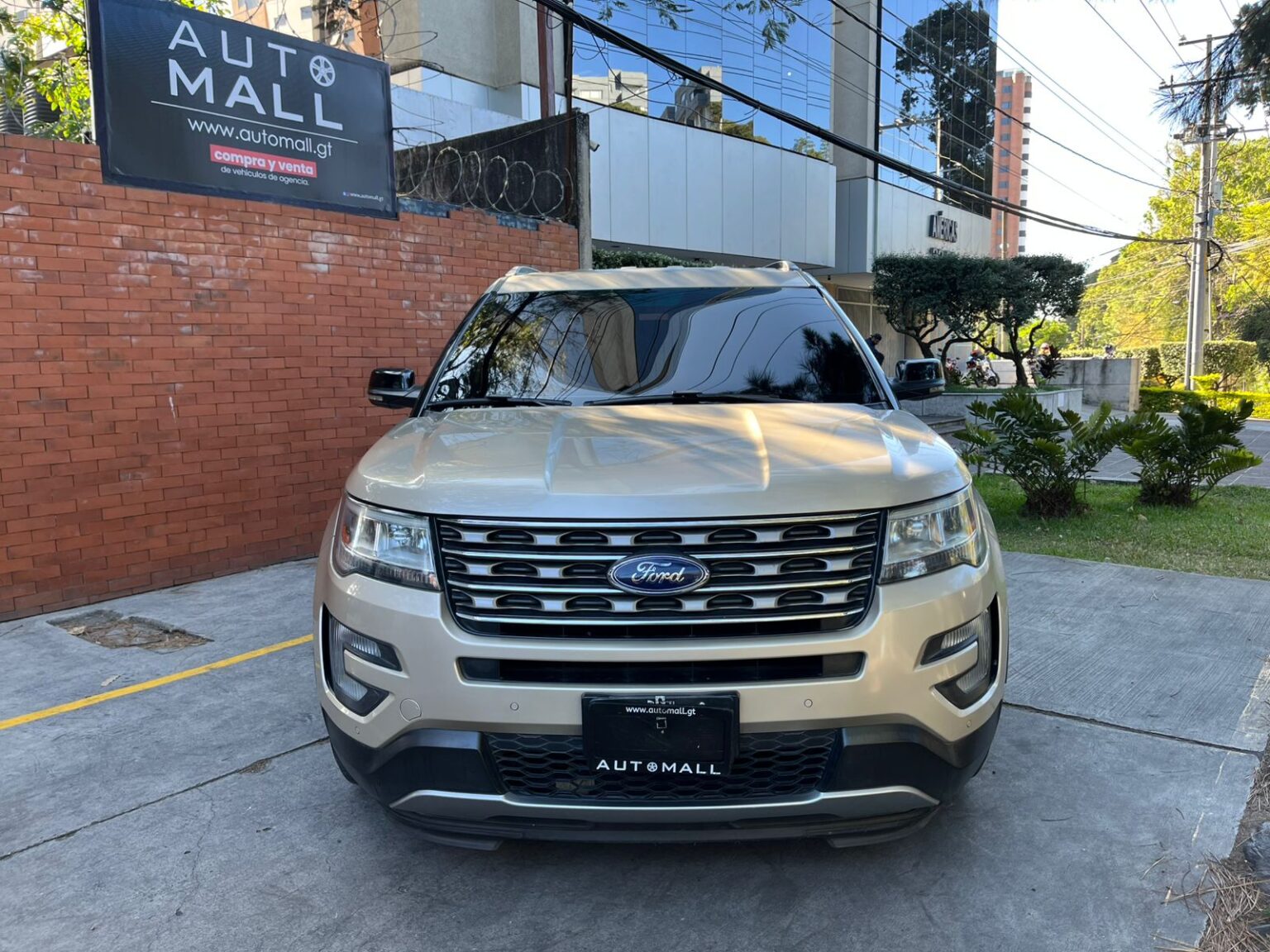 Ford-Explorer-XLT-2017-217GMZ (6)