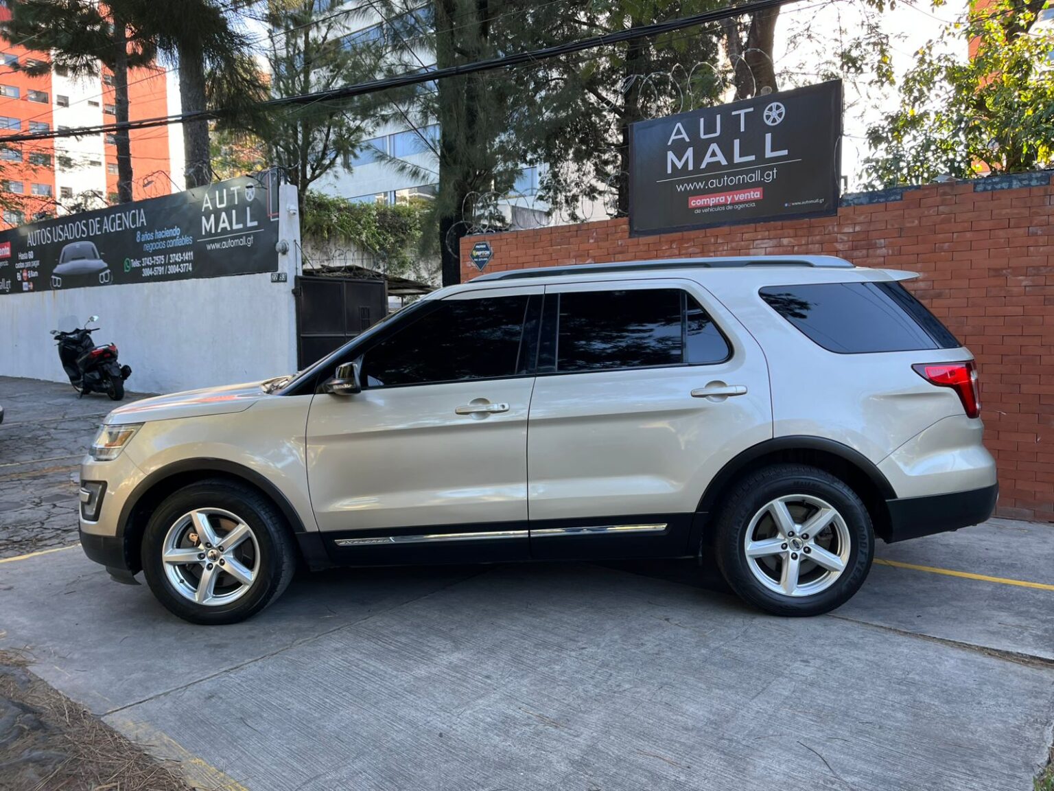 Ford-Explorer-XLT-2017-217GMZ (7)