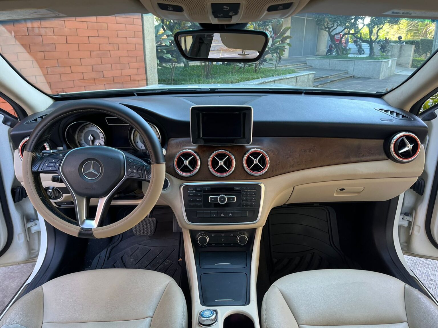 Mercedes-Benz-GLA-250-2015-651JRC (4)