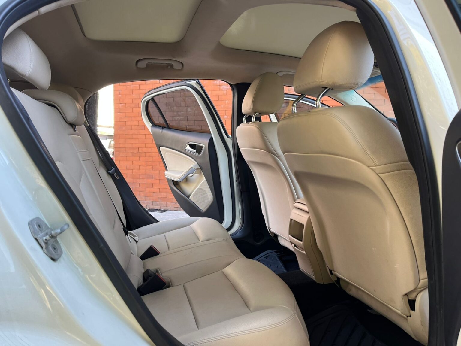 Mercedes-Benz-GLA-250-2015-651JRC (5)