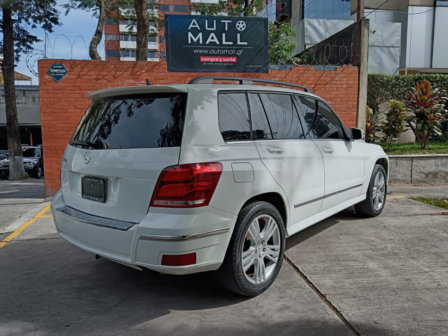 Mercedes-Benz-GLK-350-2013-378KXF (14)