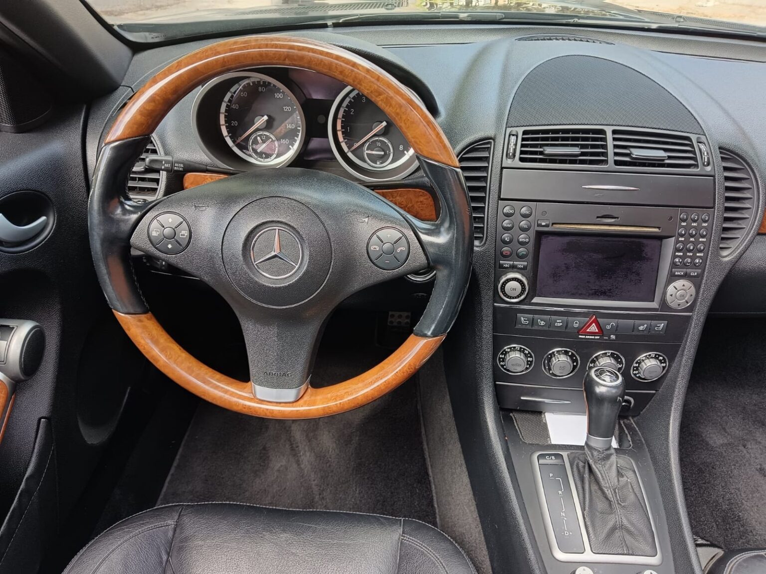 Mercedes-Benz-SLK300-2011-441GMH (18)