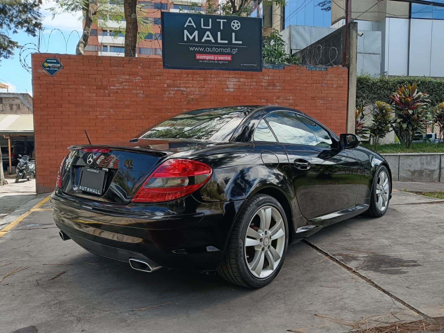 Mercedes-Benz-SLK300-2011-441GMH (2)