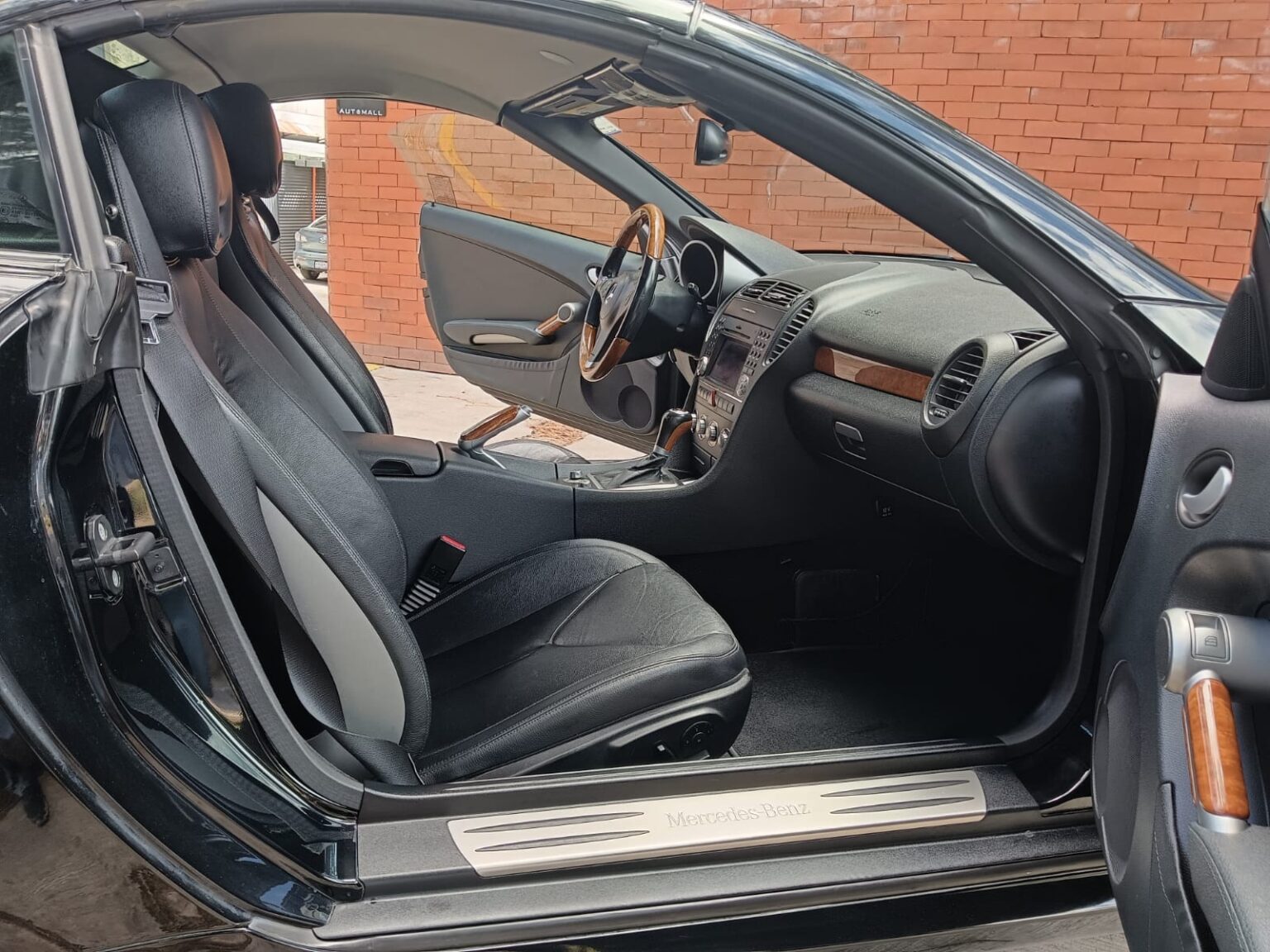 Mercedes-Benz-SLK300-2011-441GMH (6)