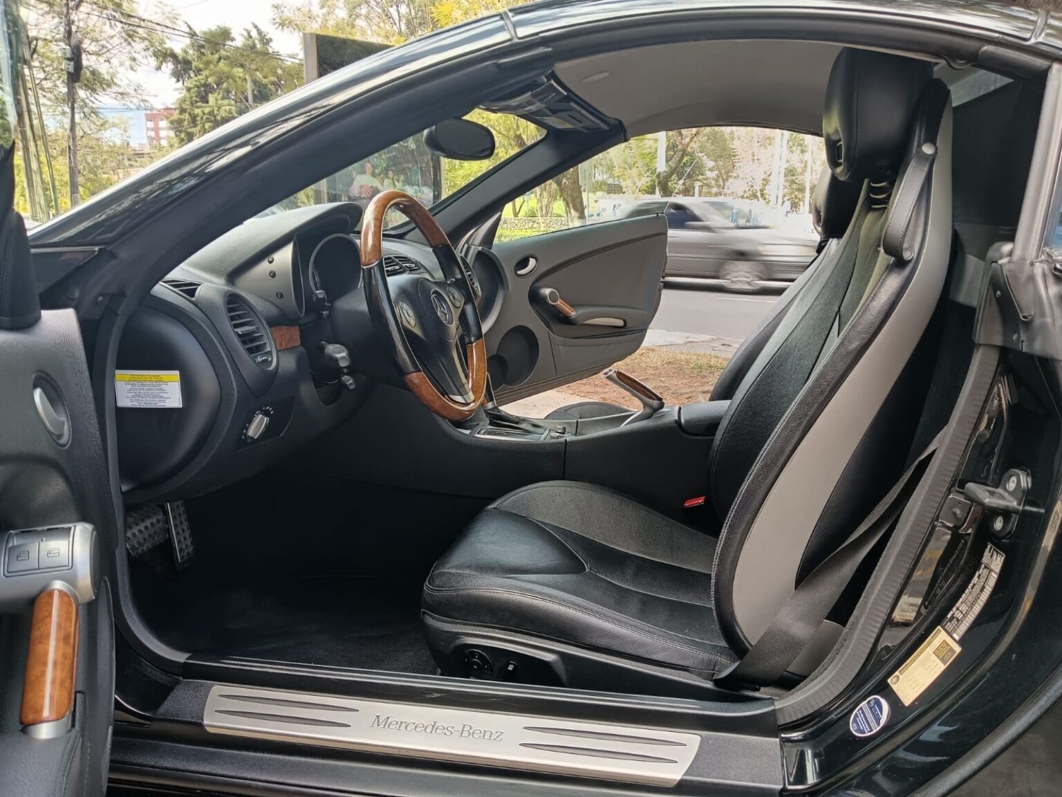 Mercedes-Benz-SLK300-2011-441GMH (8)