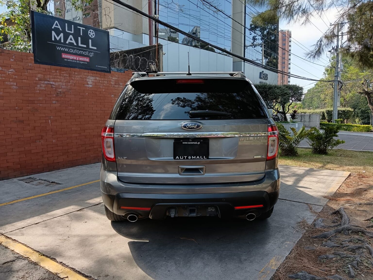 Ford-Explorer-XLT-4WD-2014-865FSF (2)