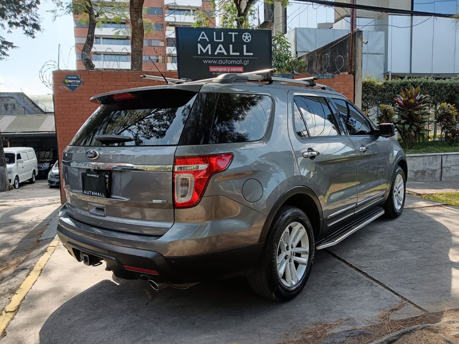 Ford-Explorer-XLT-4WD-2014-865FSF (4)