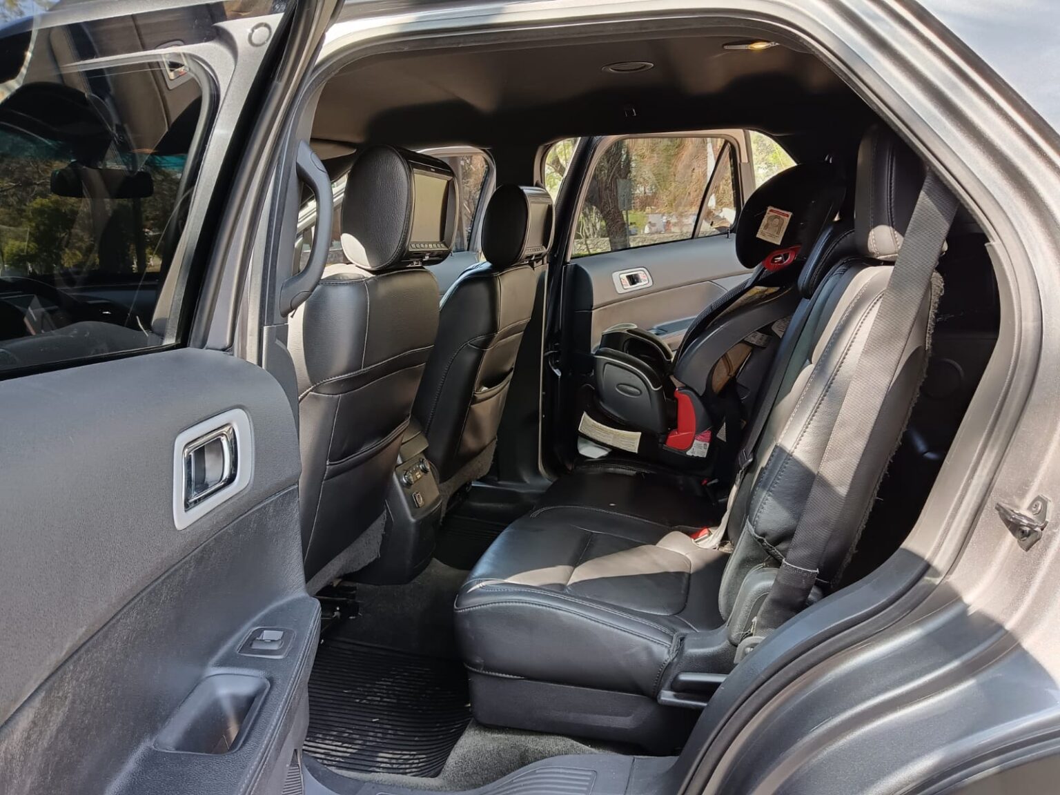 Ford-Explorer-XLT-4WD-2014-865FSF (5)
