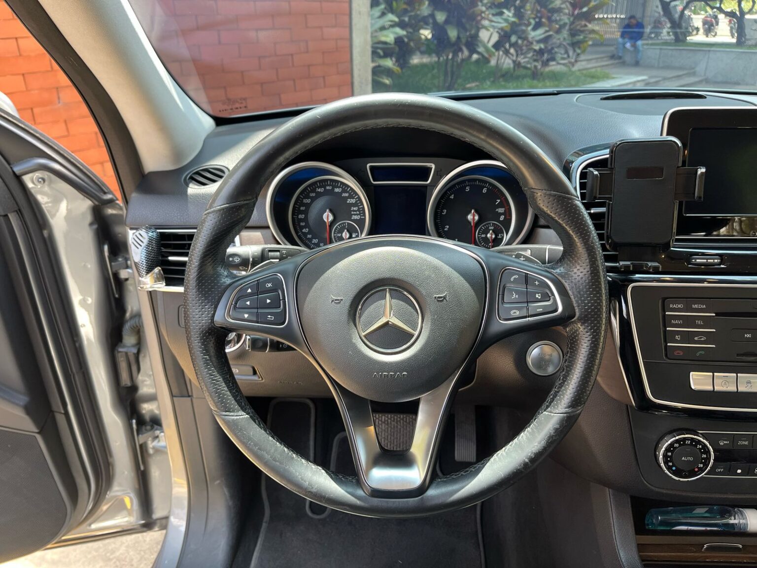 Mercedes-Benz-GLE-400-2016-456GFH (13)