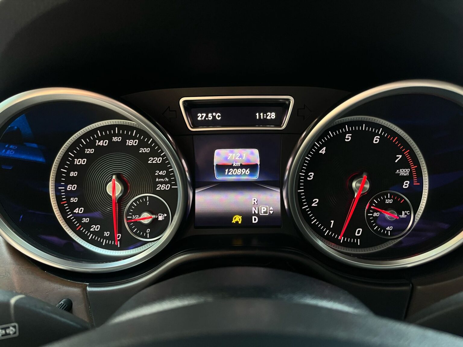 Mercedes-Benz-GLE-400-2016-456GFH (14)