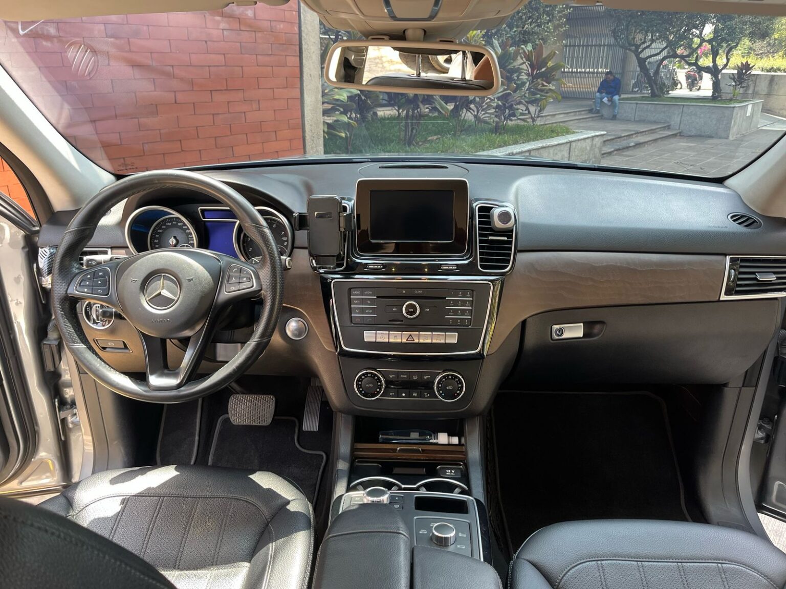 Mercedes-Benz-GLE-400-2016-456GFH (16)