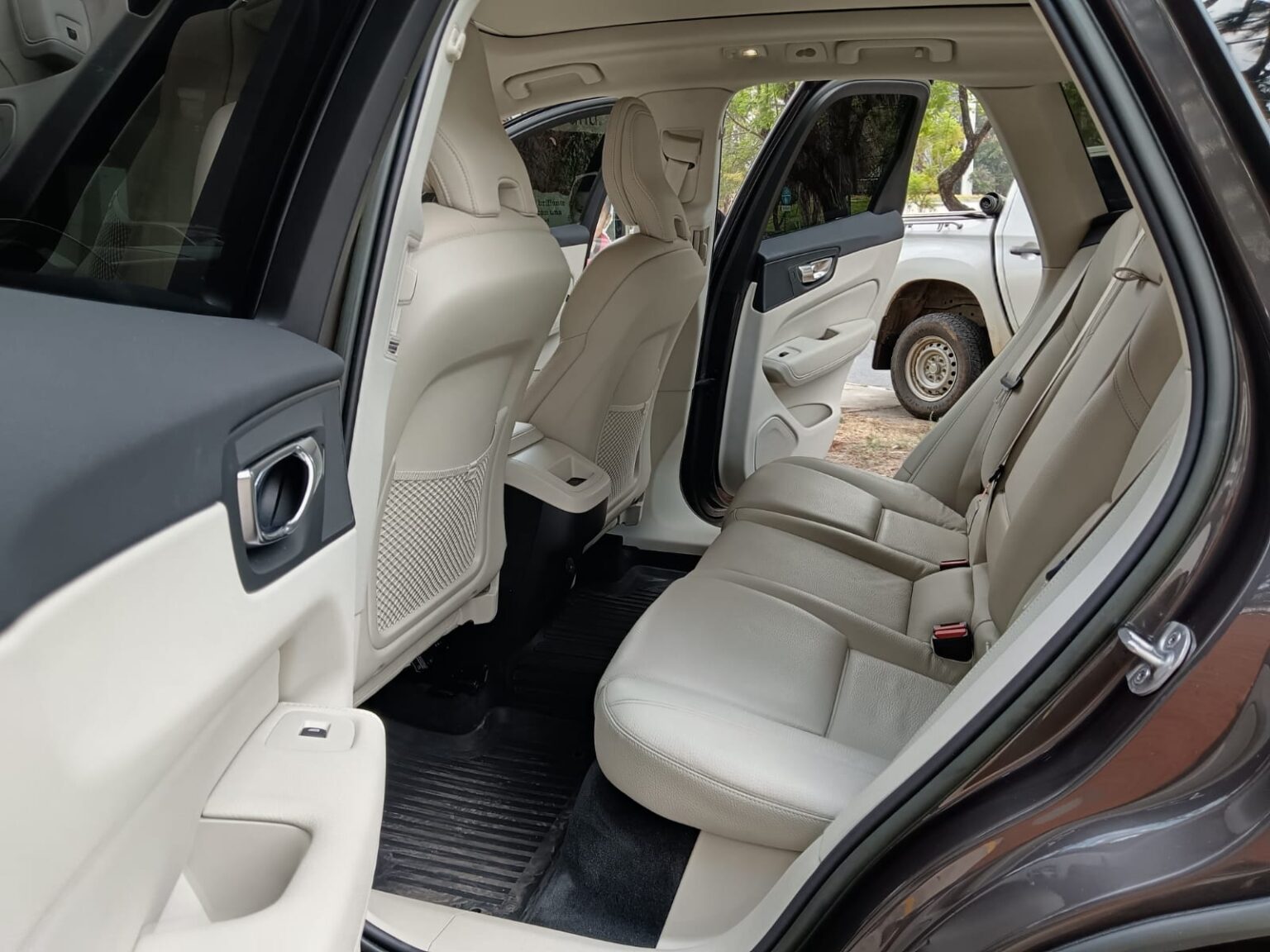 Volvo-XC60-2022-229JYY (3)