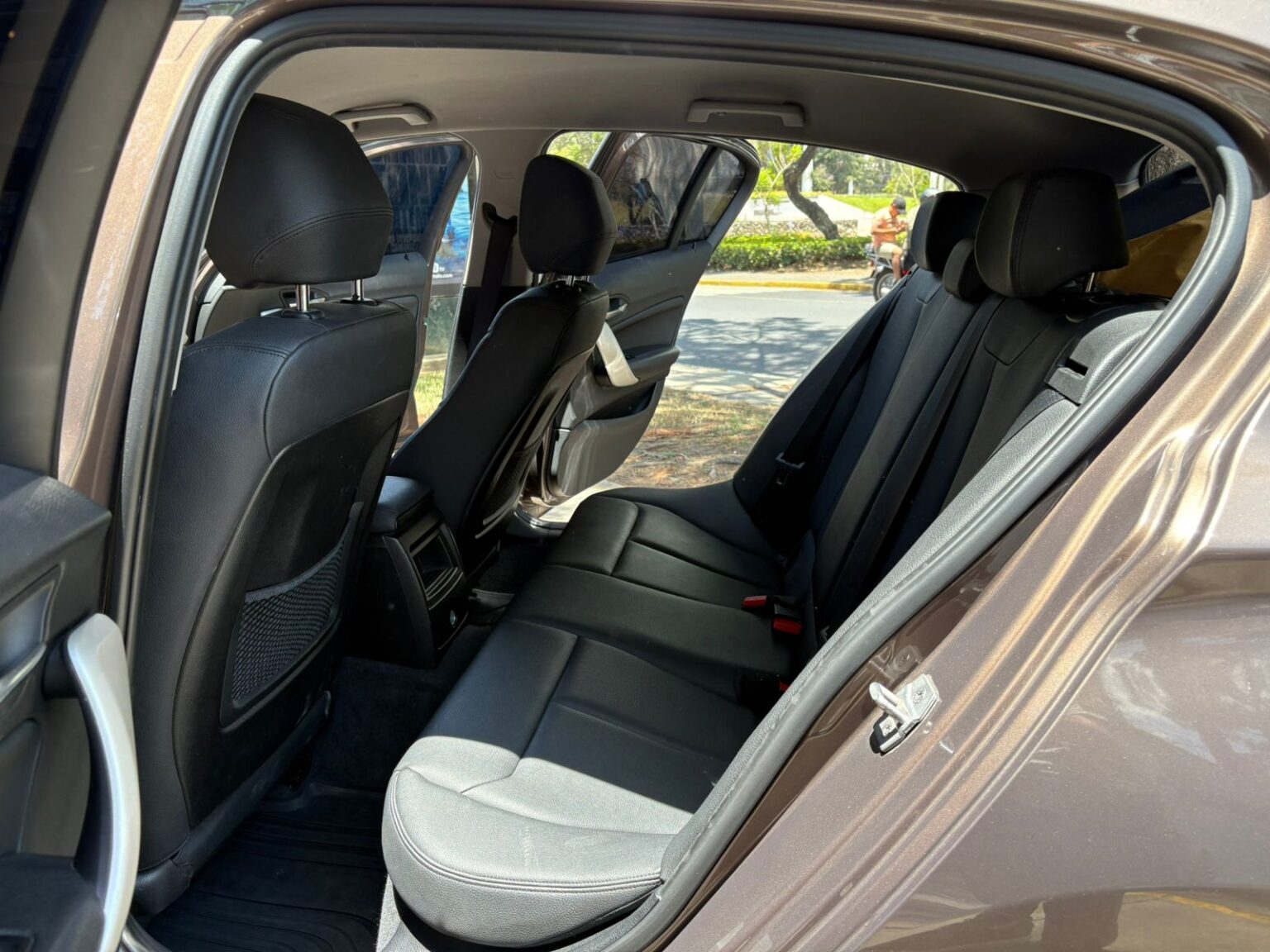 BMW-118i-AT-2015-642FWF (9)