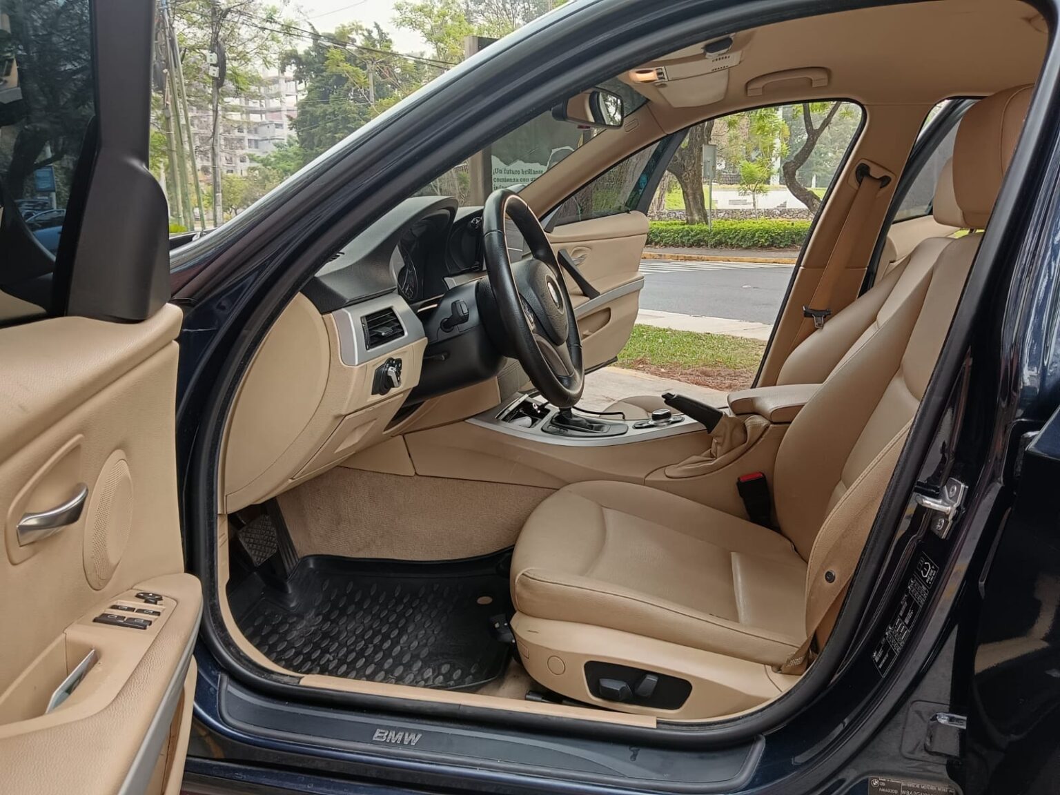 BMW-320i-AT-2010-840FYG (12)