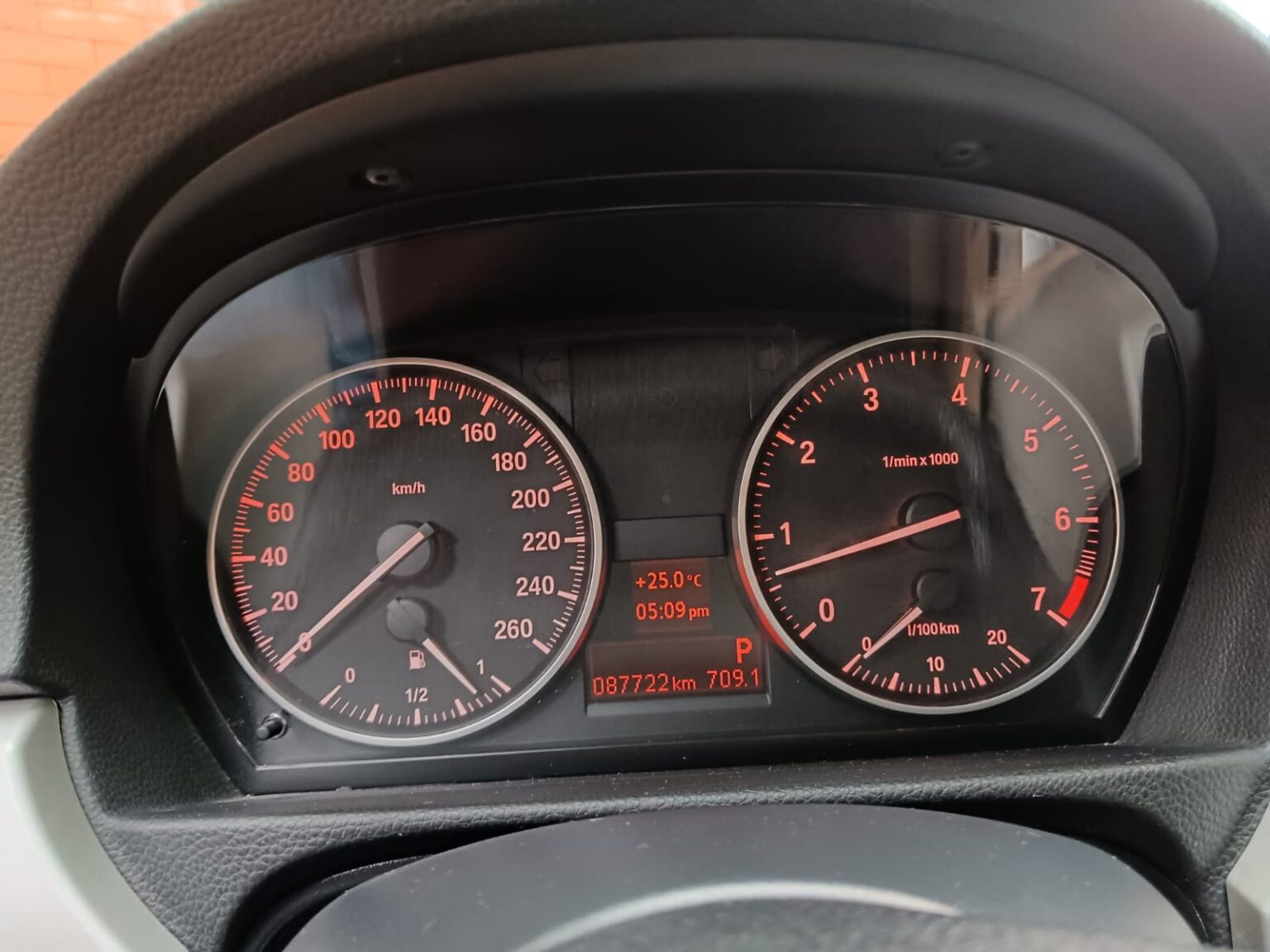 BMW-320i-AT-2010-840FYG (5)