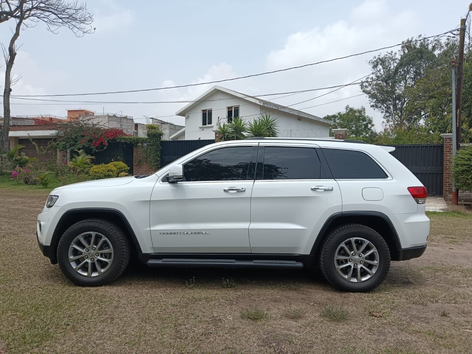 Jeep-Grand-Cherokee-Limited-2014-989FNP (12)