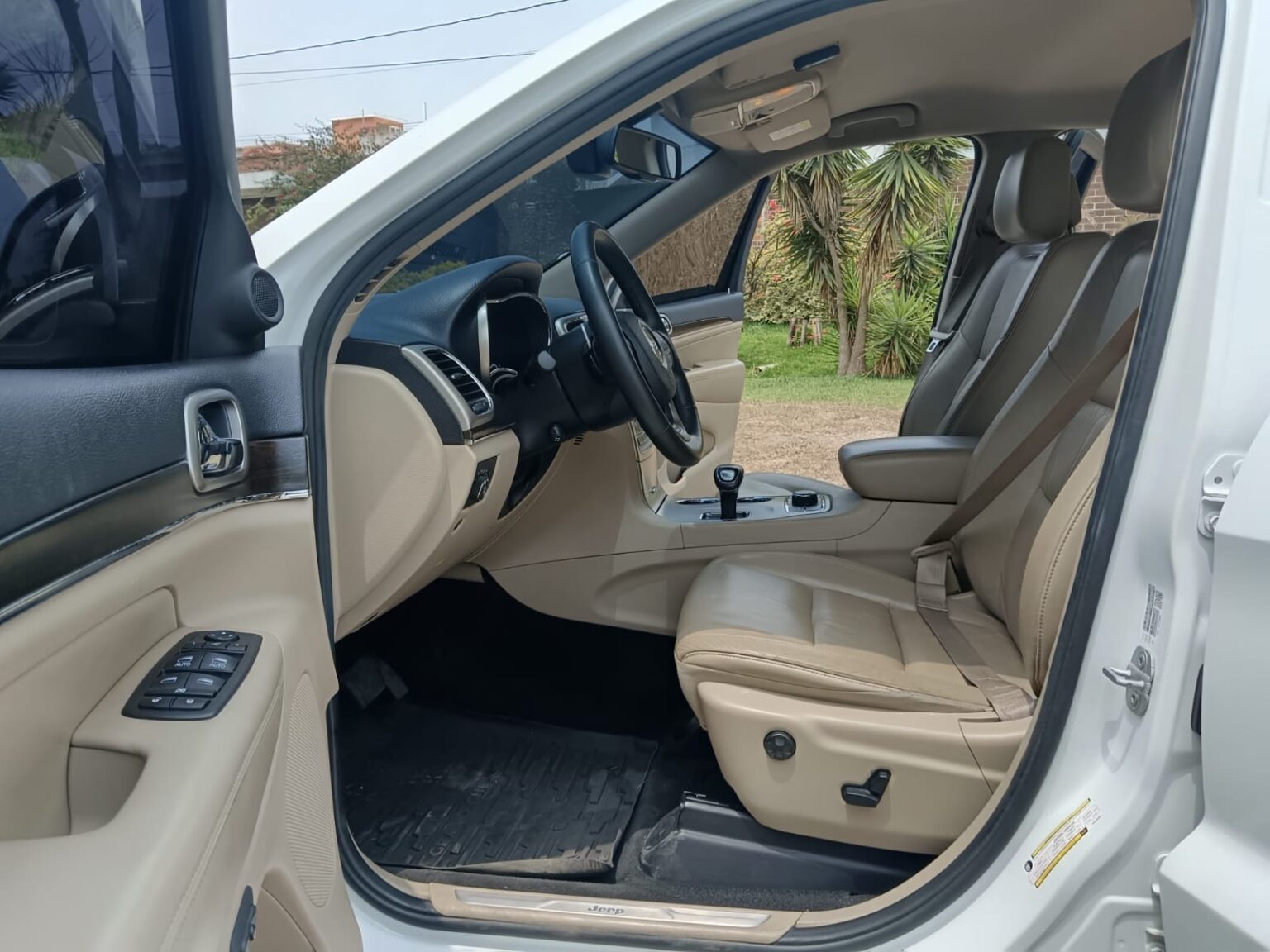 Jeep-Grand-Cherokee-Limited-2014-989FNP (7)