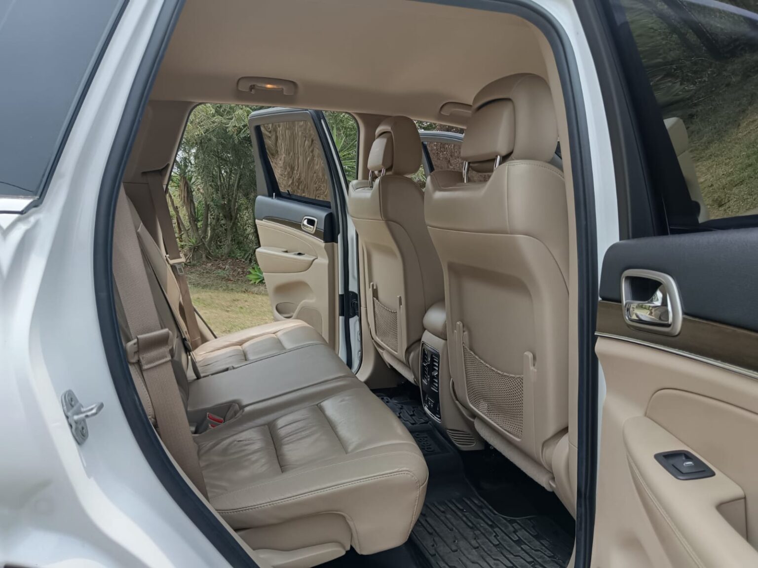 Jeep-Grand-Cherokee-Limited-2014-989FNP (9)