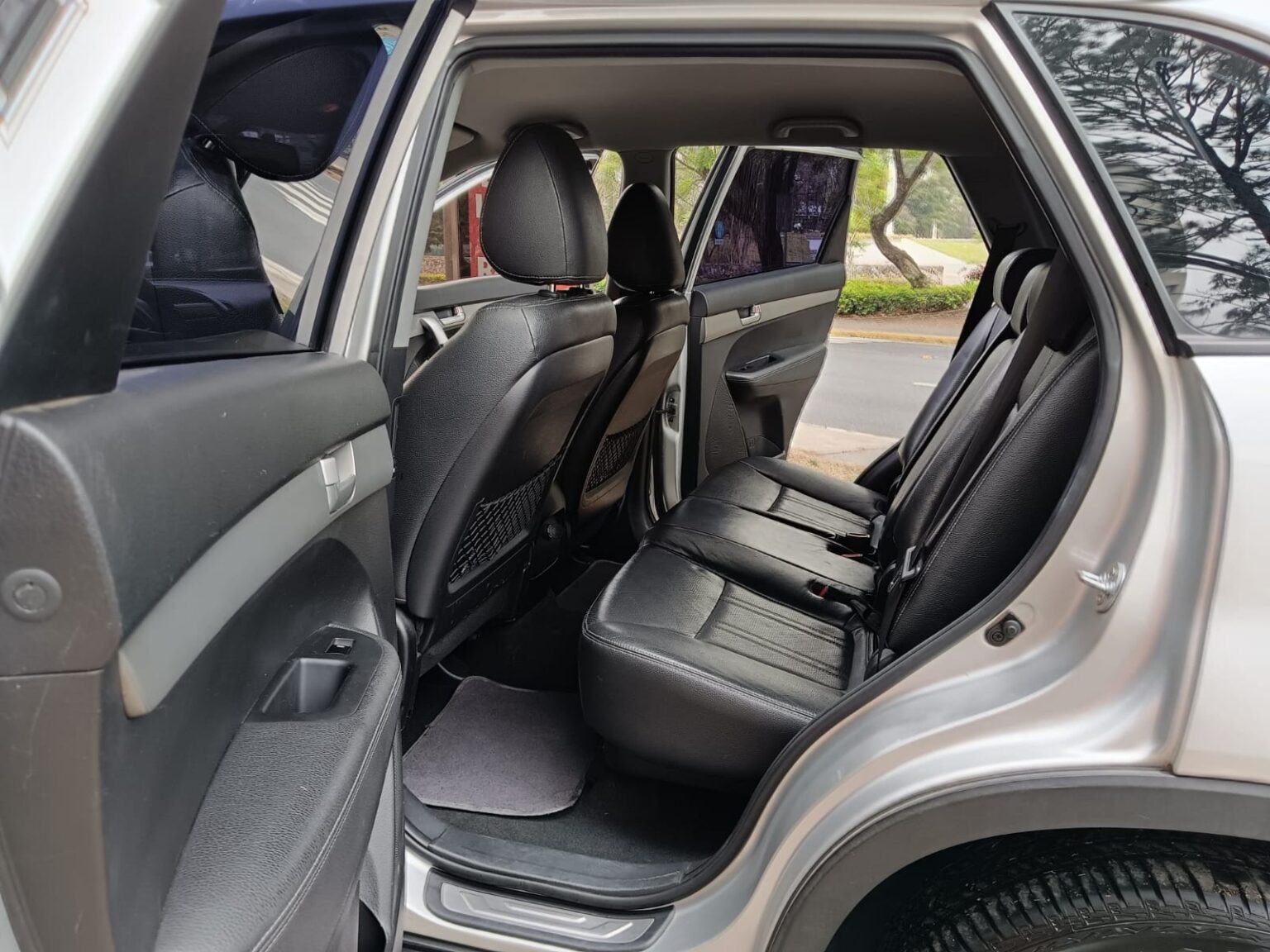 Kia-Sorento-EX-2013-828FJc (12)