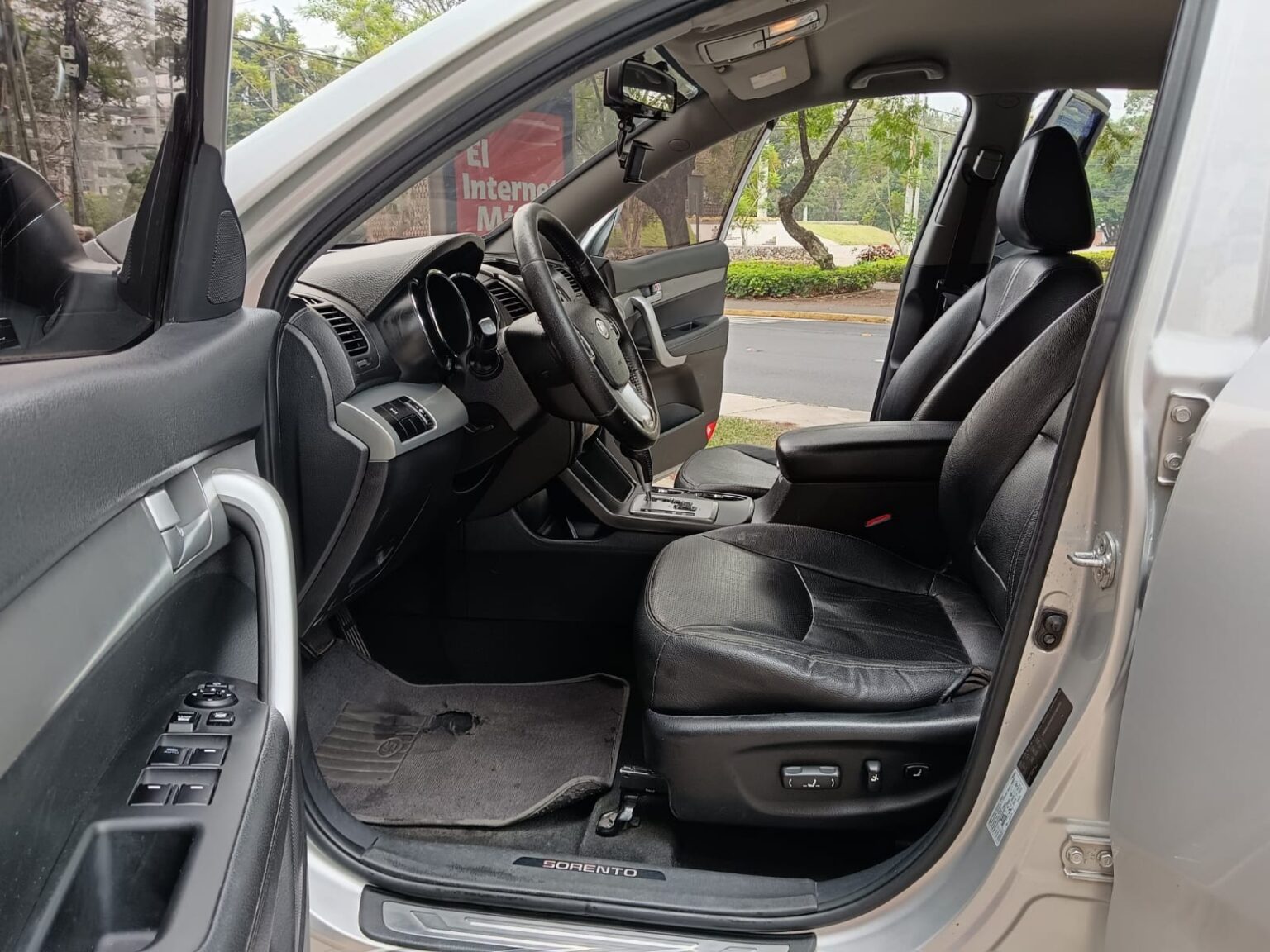 Kia-Sorento-EX-2013-828FJc (13)