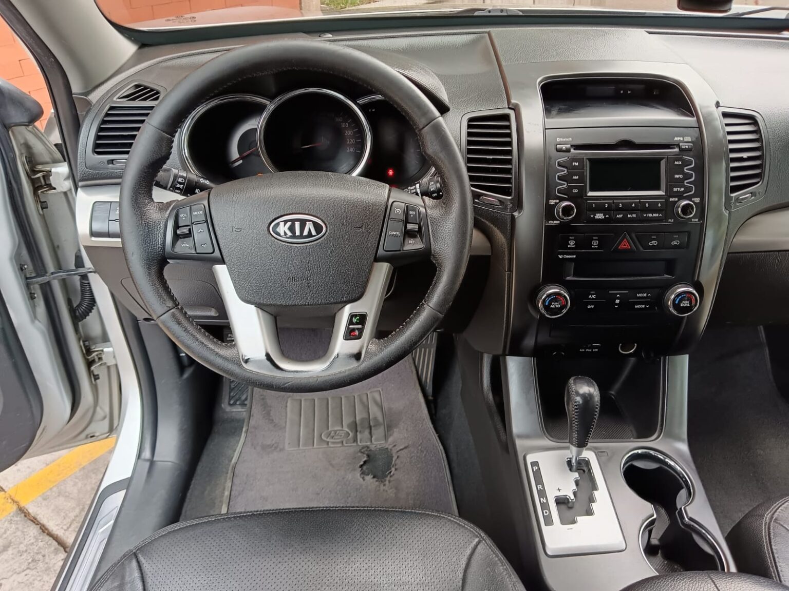 Kia-Sorento-EX-2013-828FJc (7)
