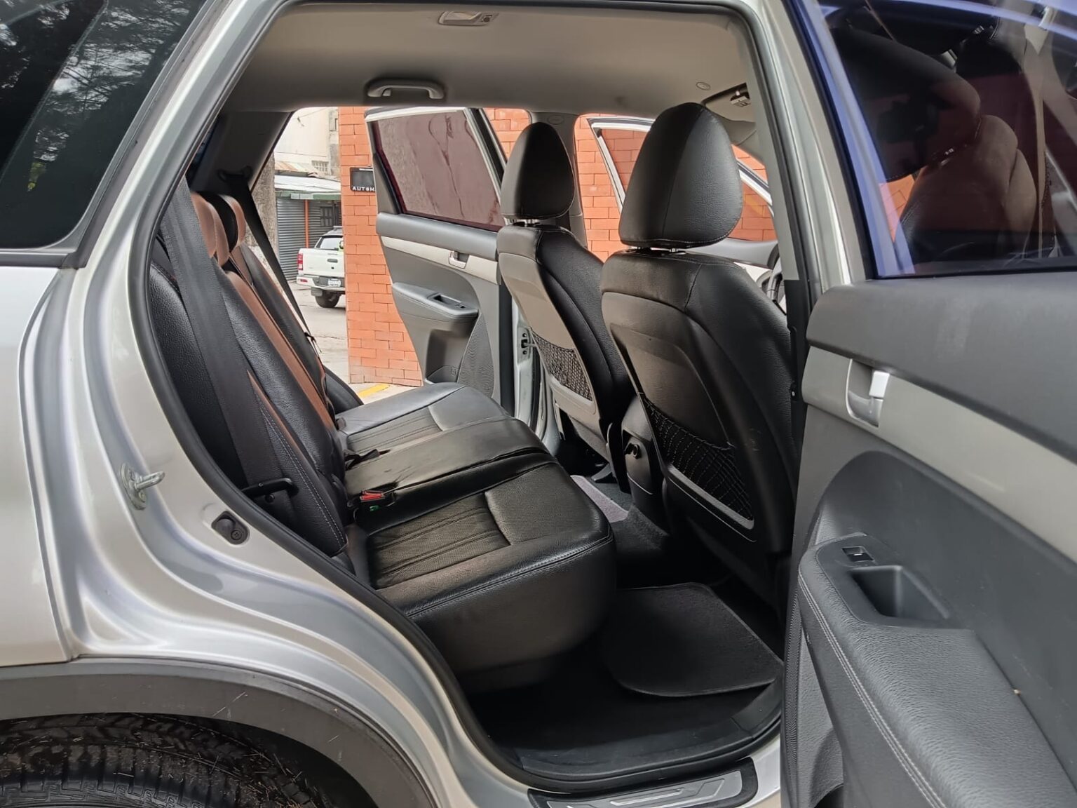 Kia-Sorento-EX-2013-828FJc (9)