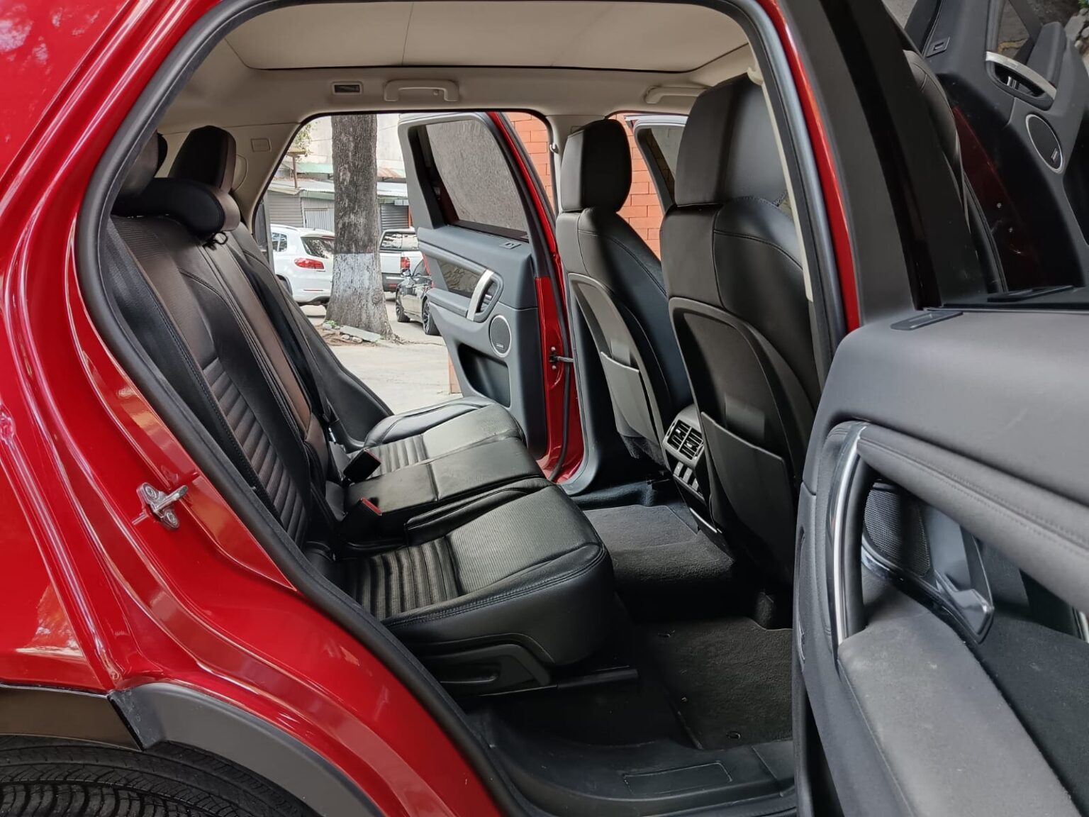 Land-Rover-Discovery-Sport-2020-287LCQ (10)