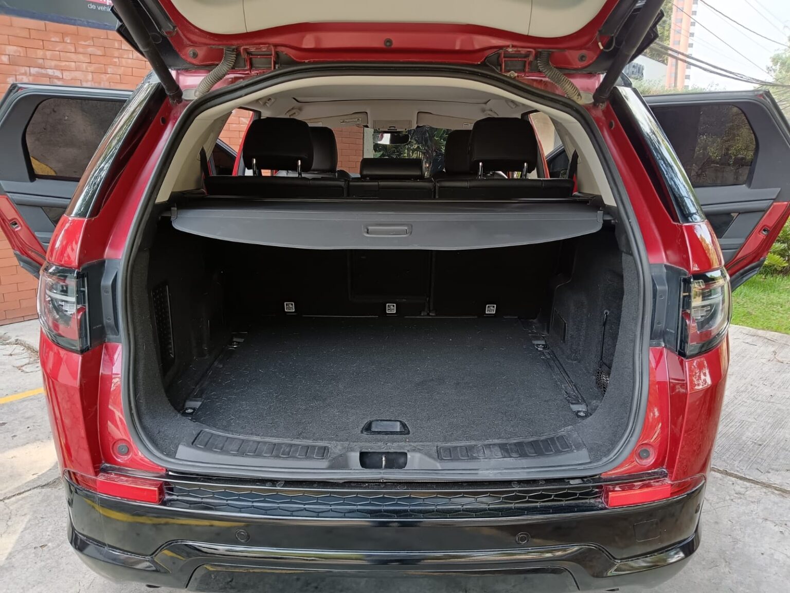 Land-Rover-Discovery-Sport-2020-287LCQ (4)