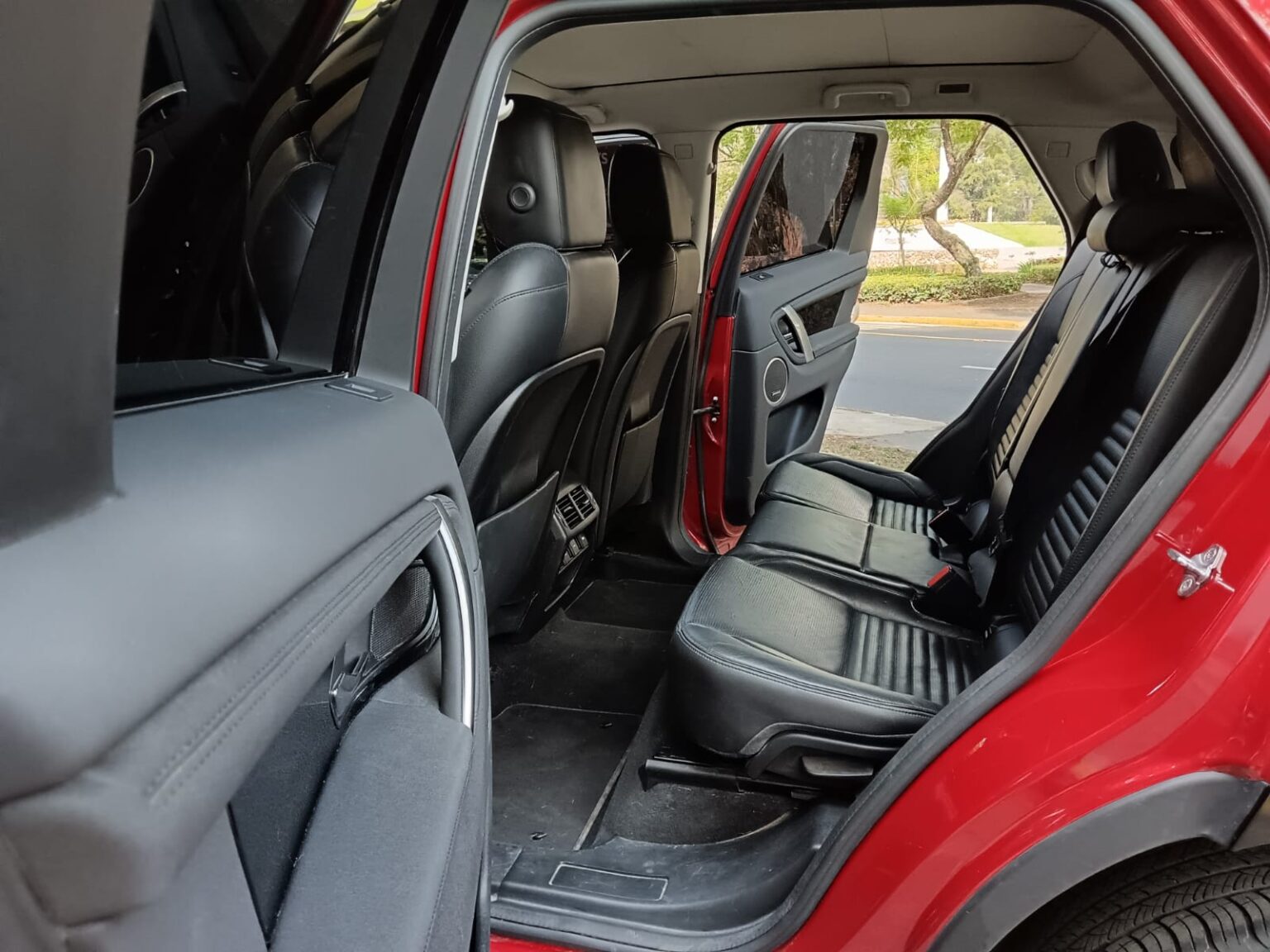 Land-Rover-Discovery-Sport-2020-287LCQ (5)