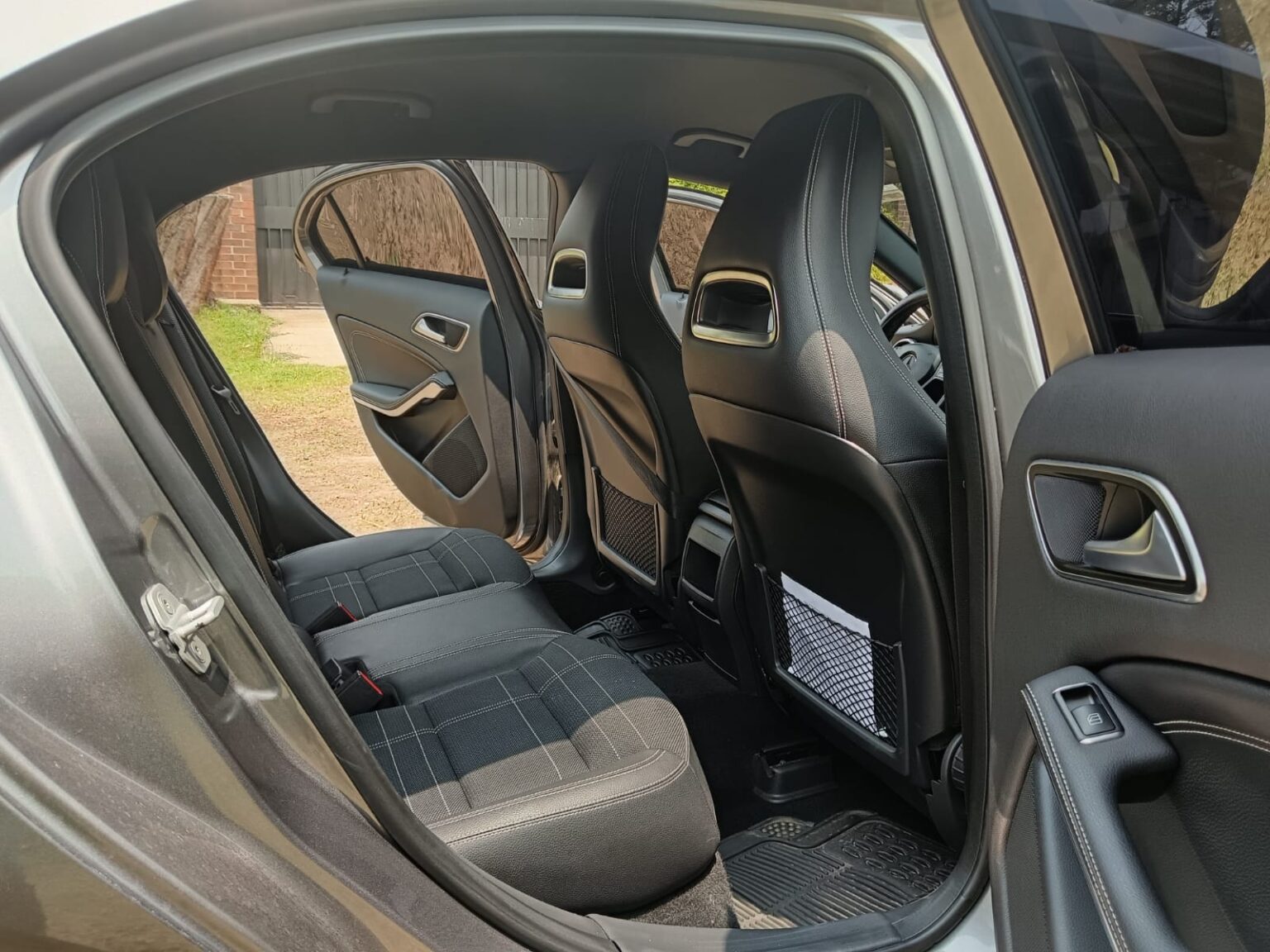 Mercedes-Benz-A200-At-2014-483FNS (3)
