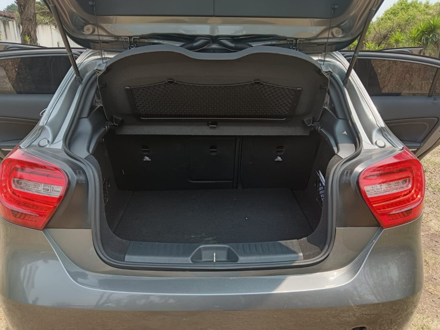 Mercedes-Benz-A200-At-2014-483FNS (5)