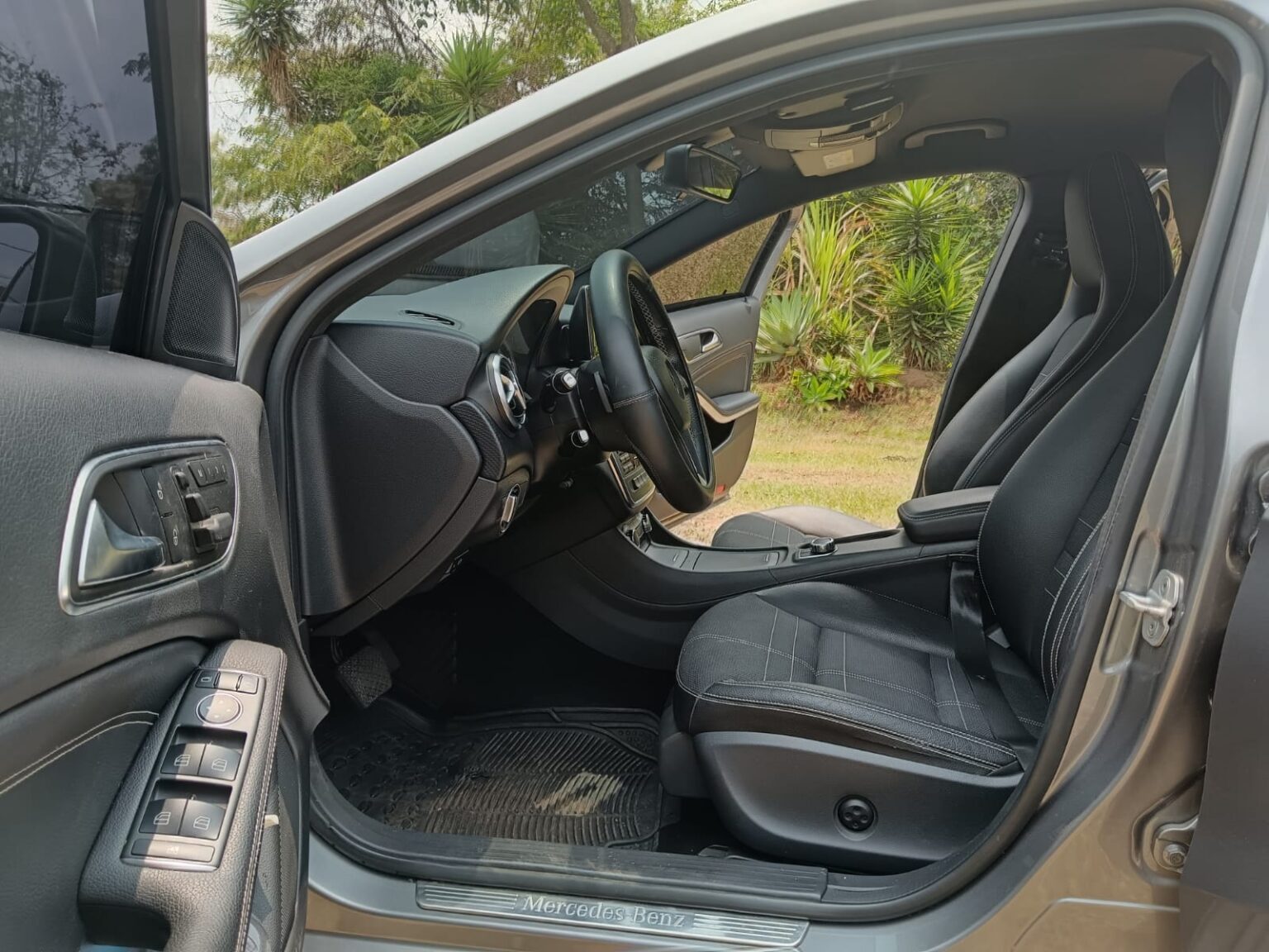 Mercedes-Benz-A200-At-2014-483FNS (7)
