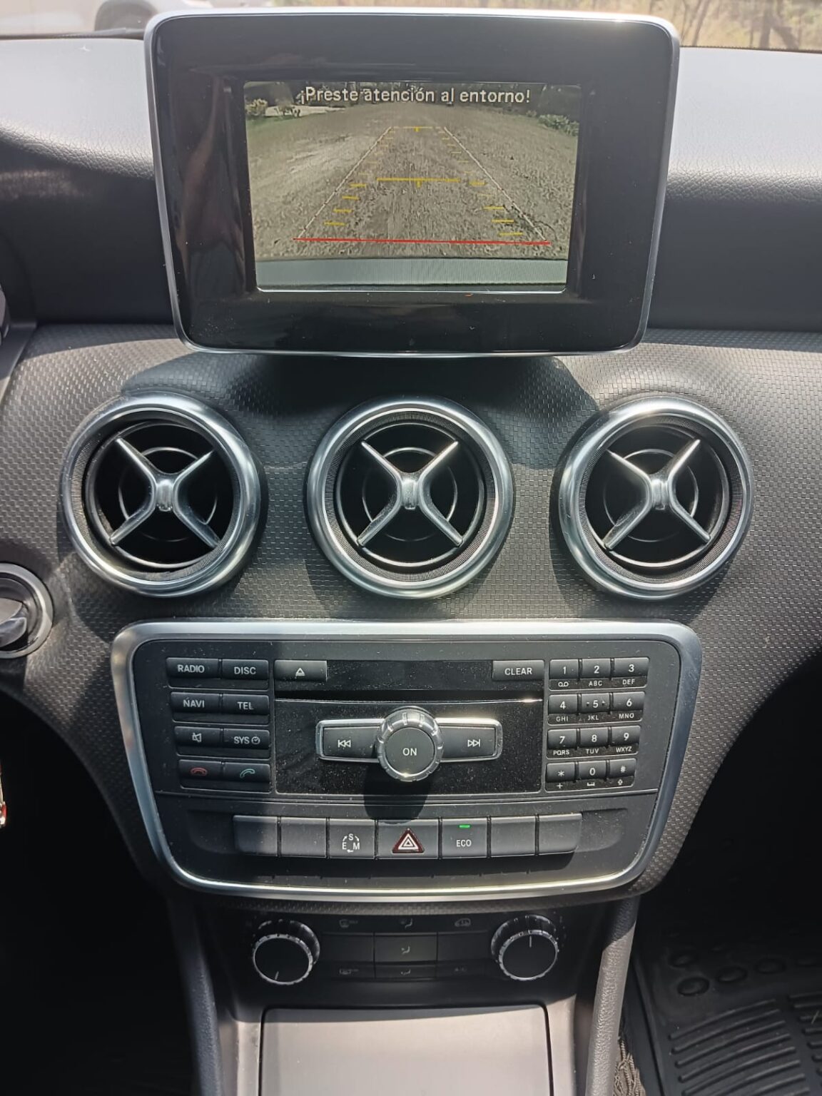 Mercedes-Benz-A200-At-2014-483FNS (8)