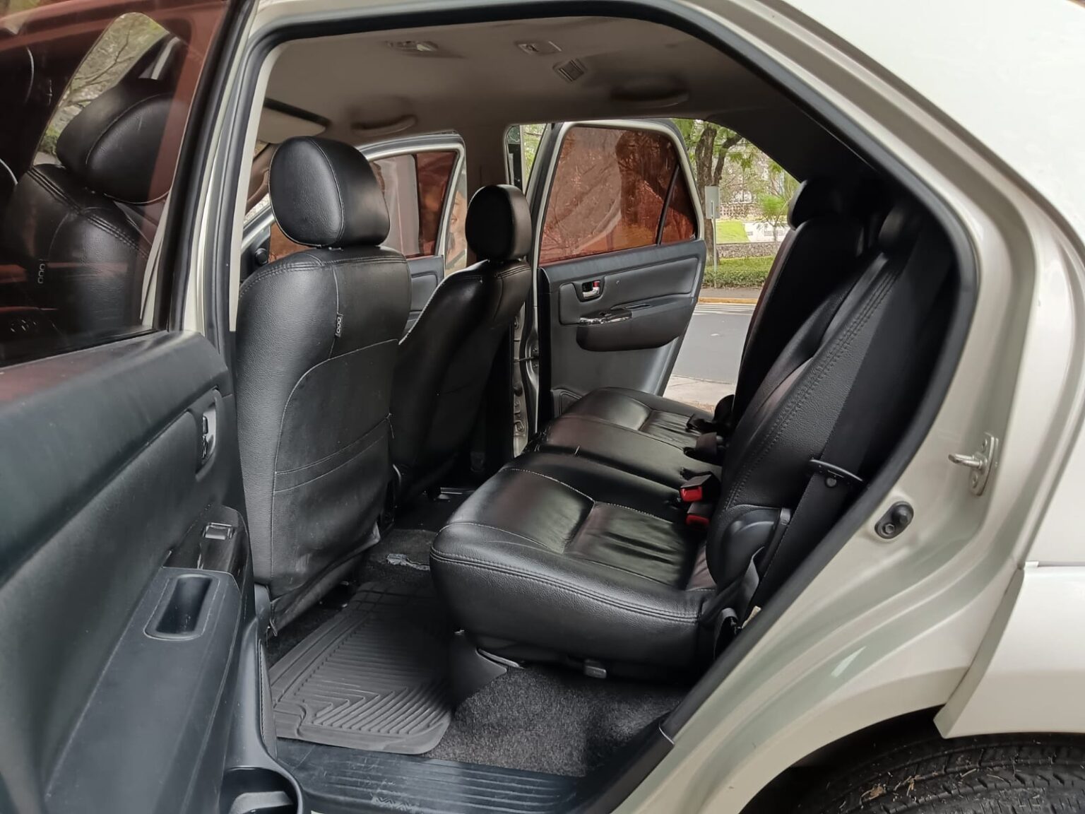 Toyota-Fortuner-2014-680FRD (5)