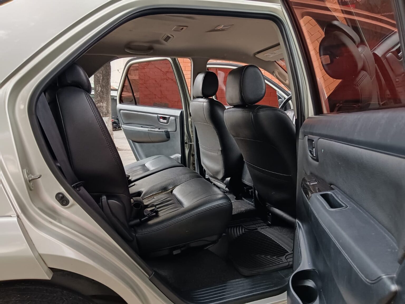Toyota-Fortuner-2014-680FRD (8)