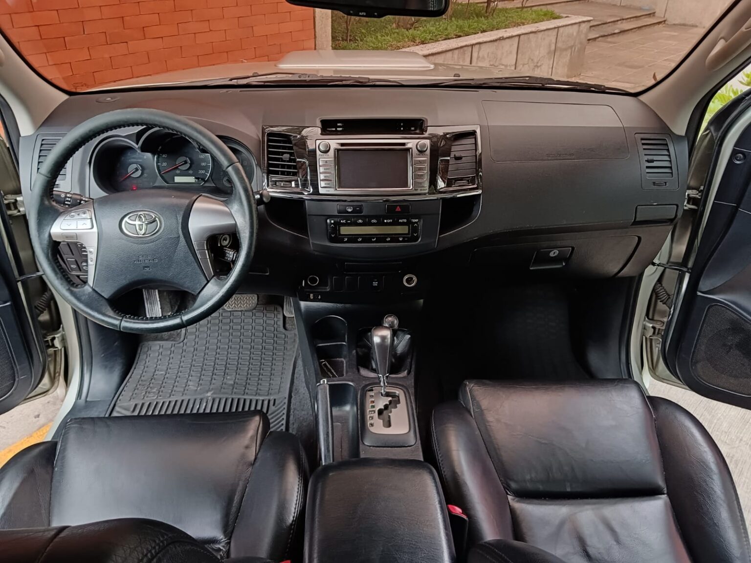Toyota-Fortuner-2014-680FRD (9)