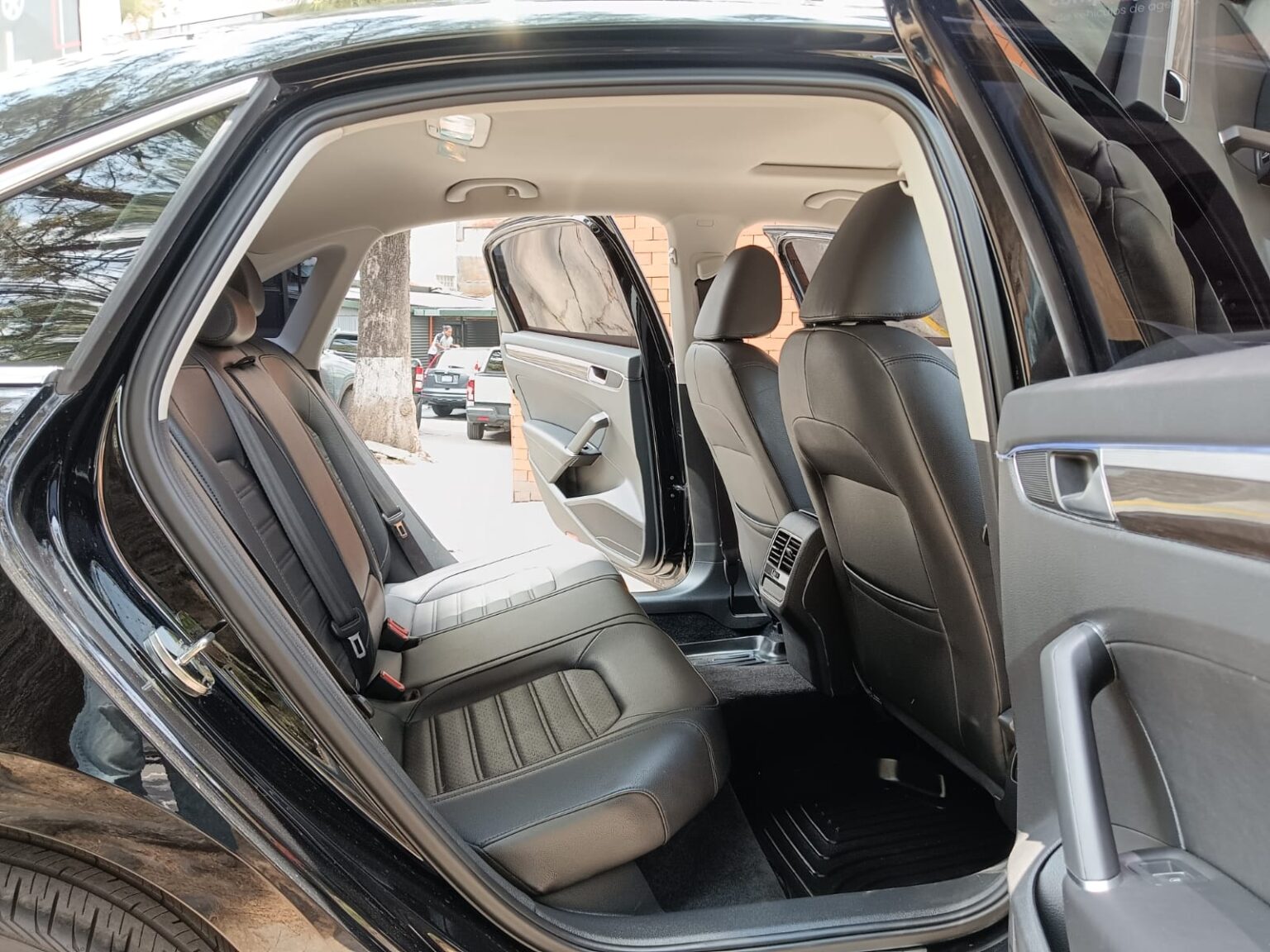 Volkswagen-Passat-2016-817JKC (11)