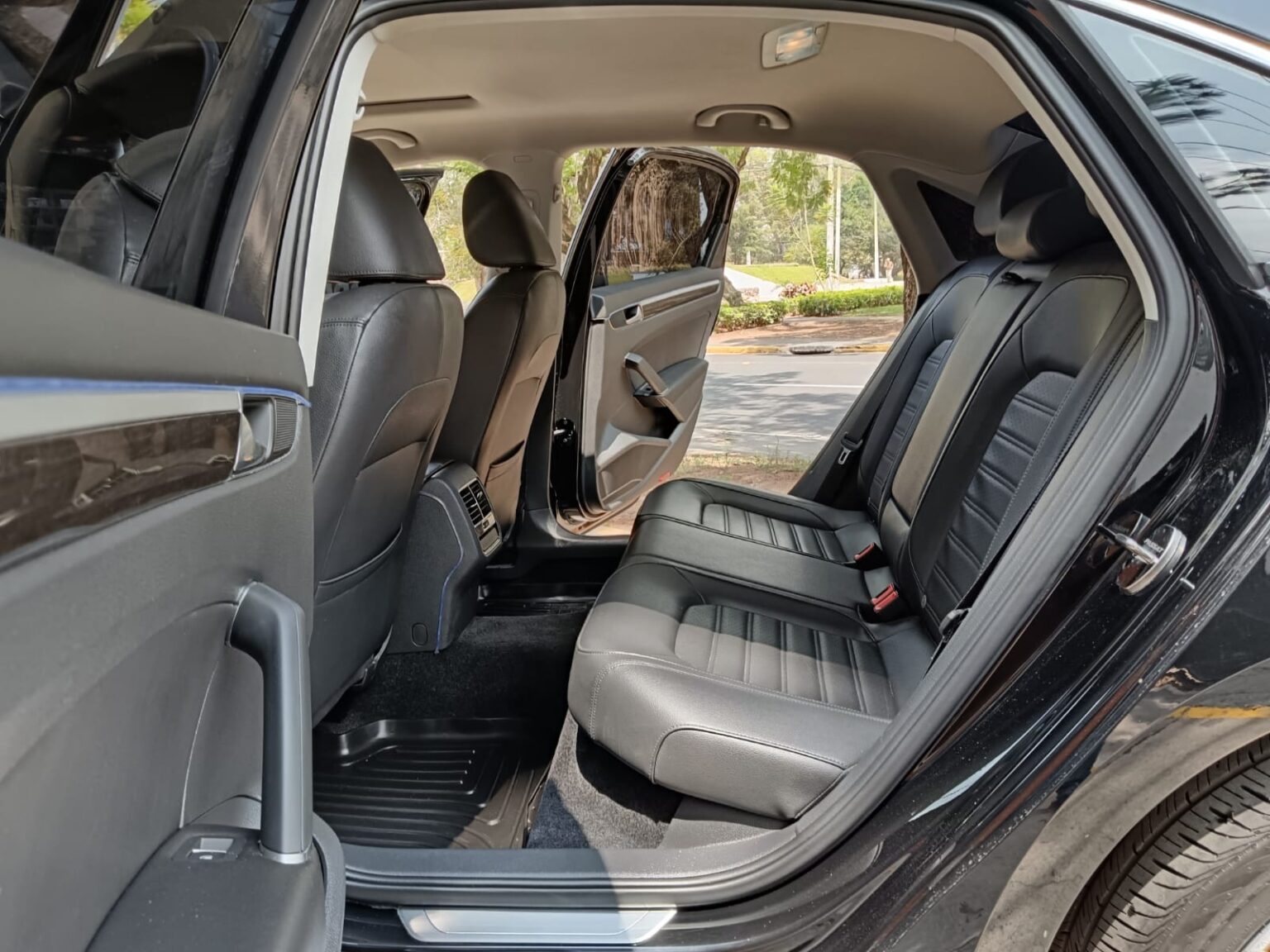 Volkswagen-Passat-2016-817JKC (14)